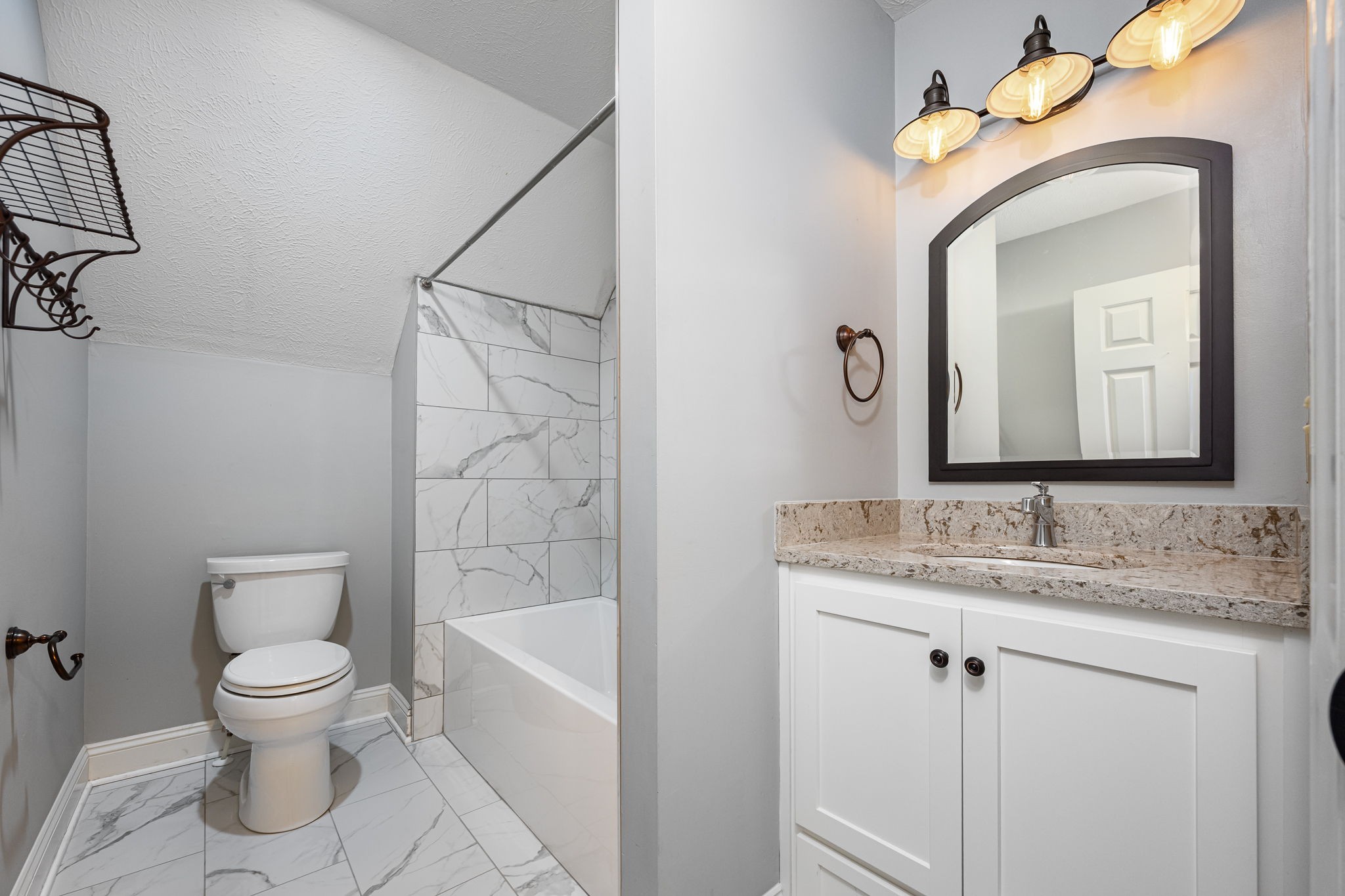 1423 Ascot Close