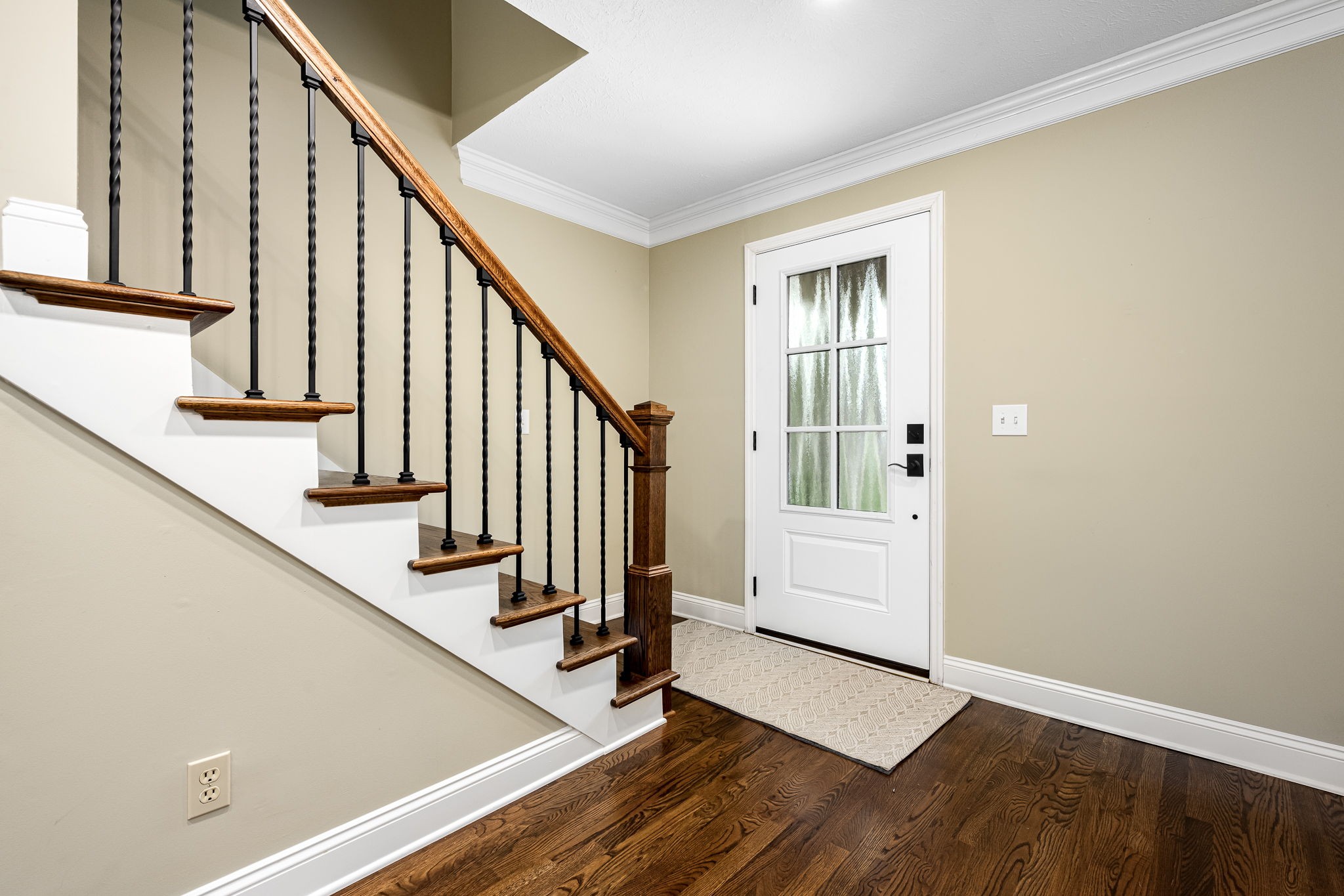 1423 Ascot Close