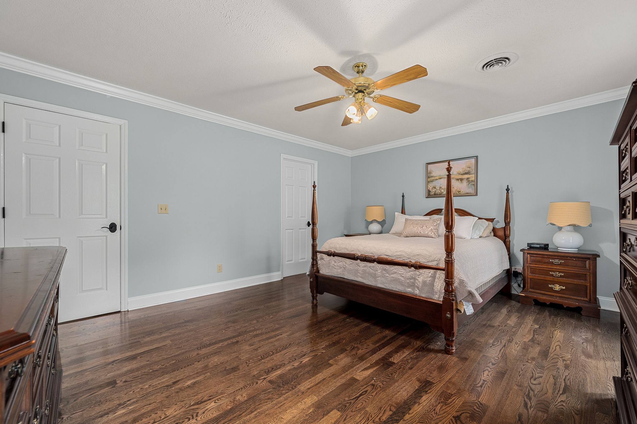 1423 Ascot Close