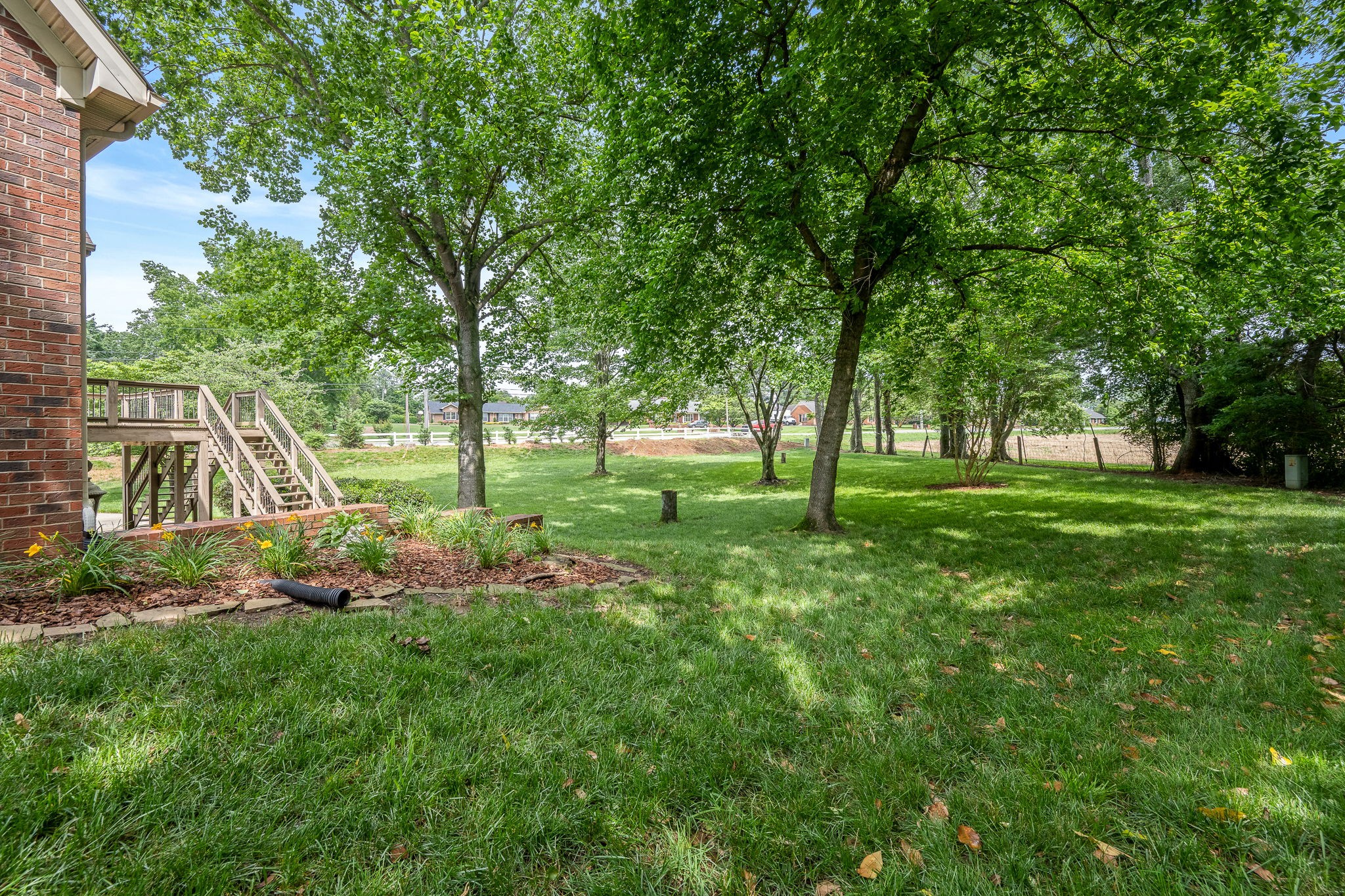 1423 Ascot Close