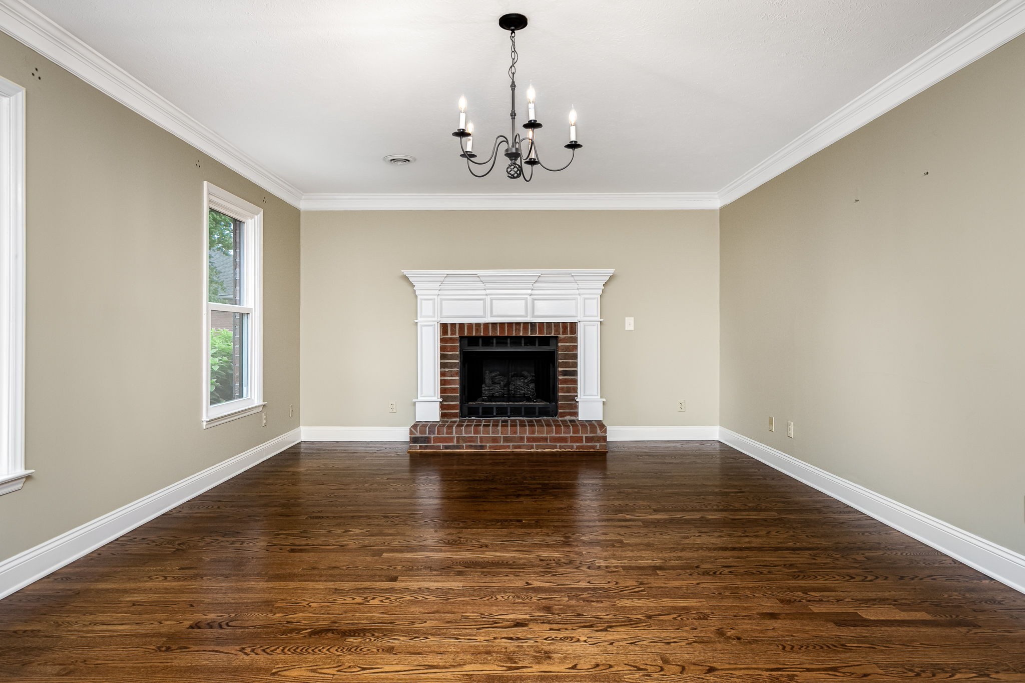 1423 Ascot Close