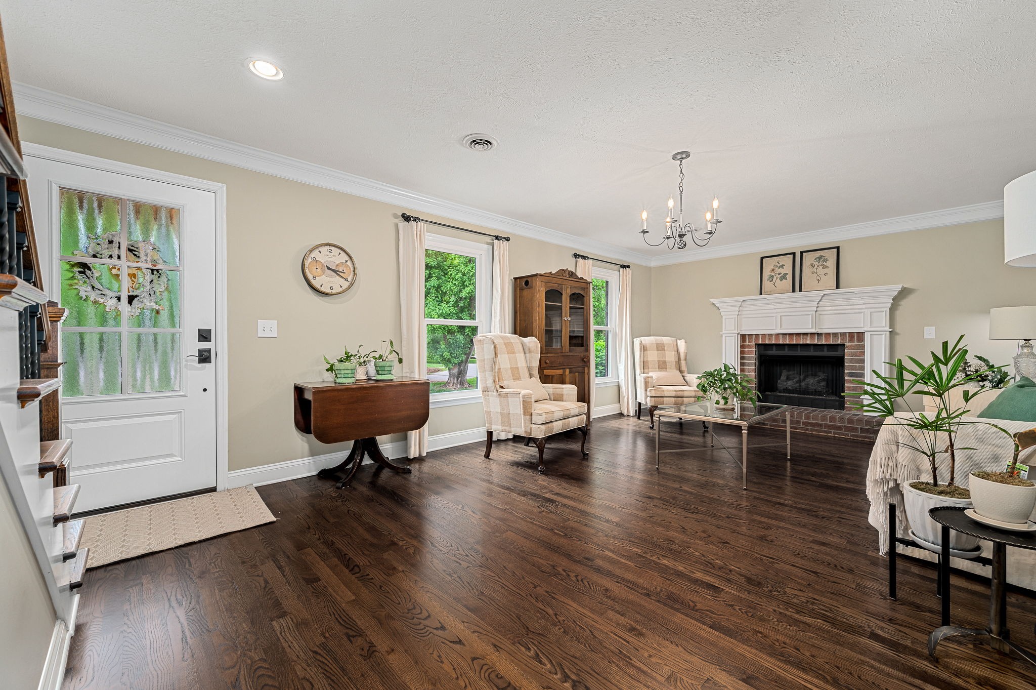 1423 Ascot Close