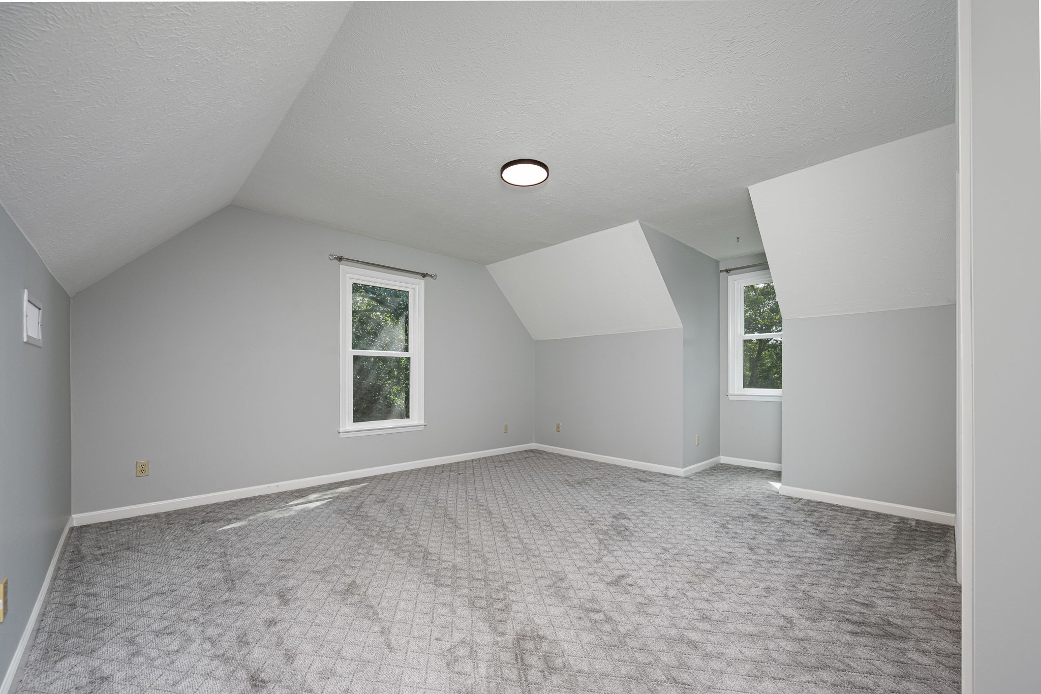 1423 Ascot Close
