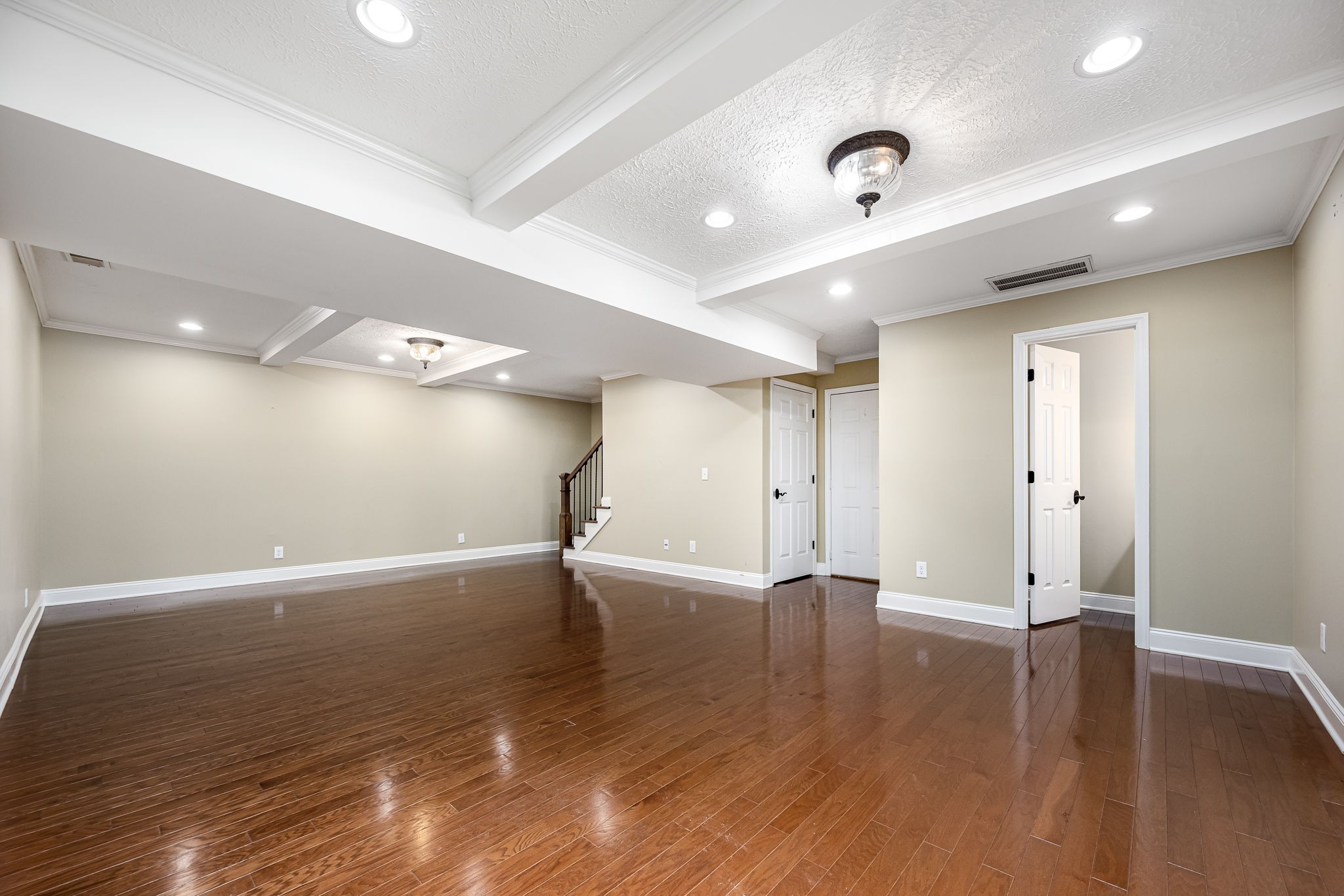 1423 Ascot Close