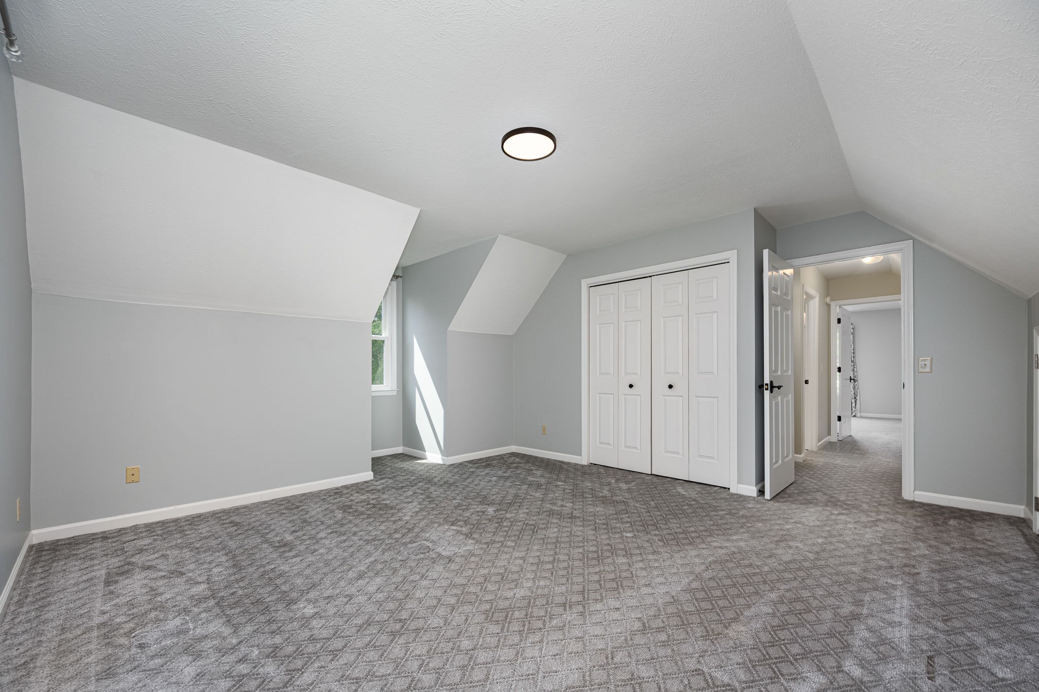 1423 Ascot Close