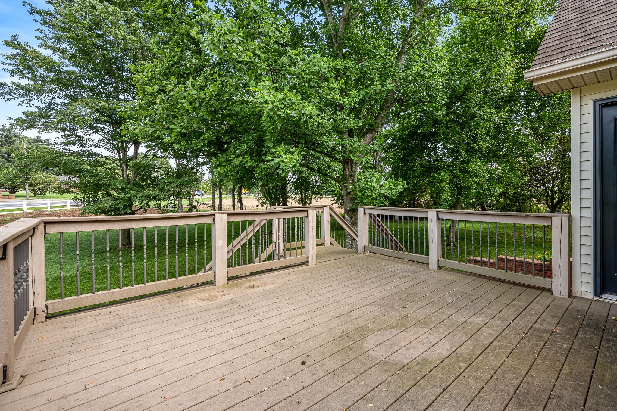 1423 Ascot Close