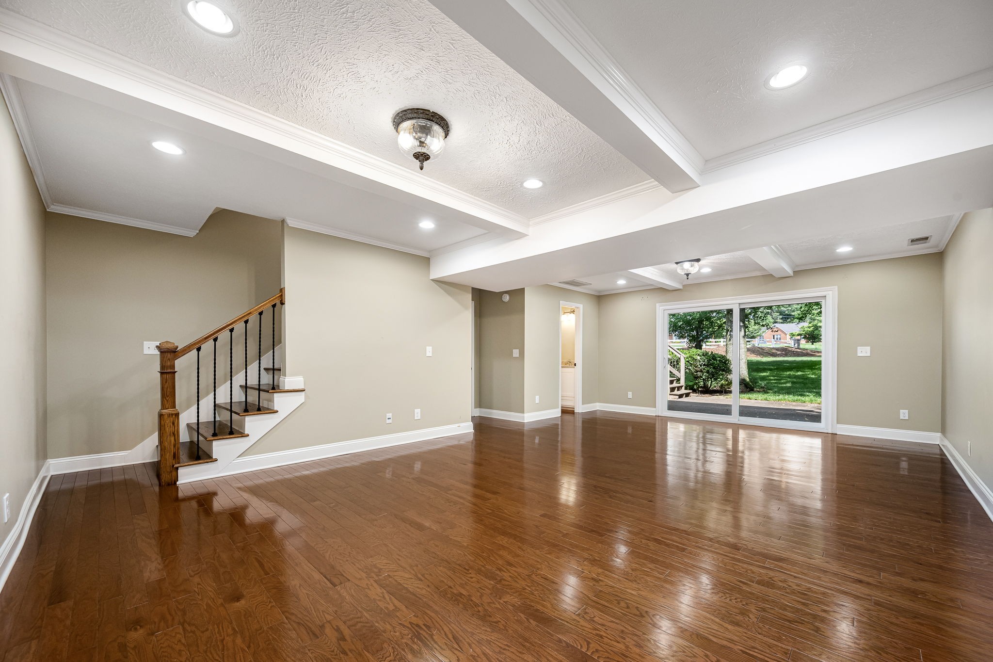 1423 Ascot Close