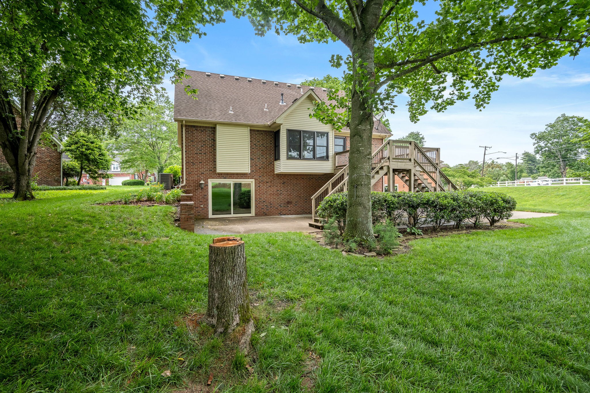 1423 Ascot Close