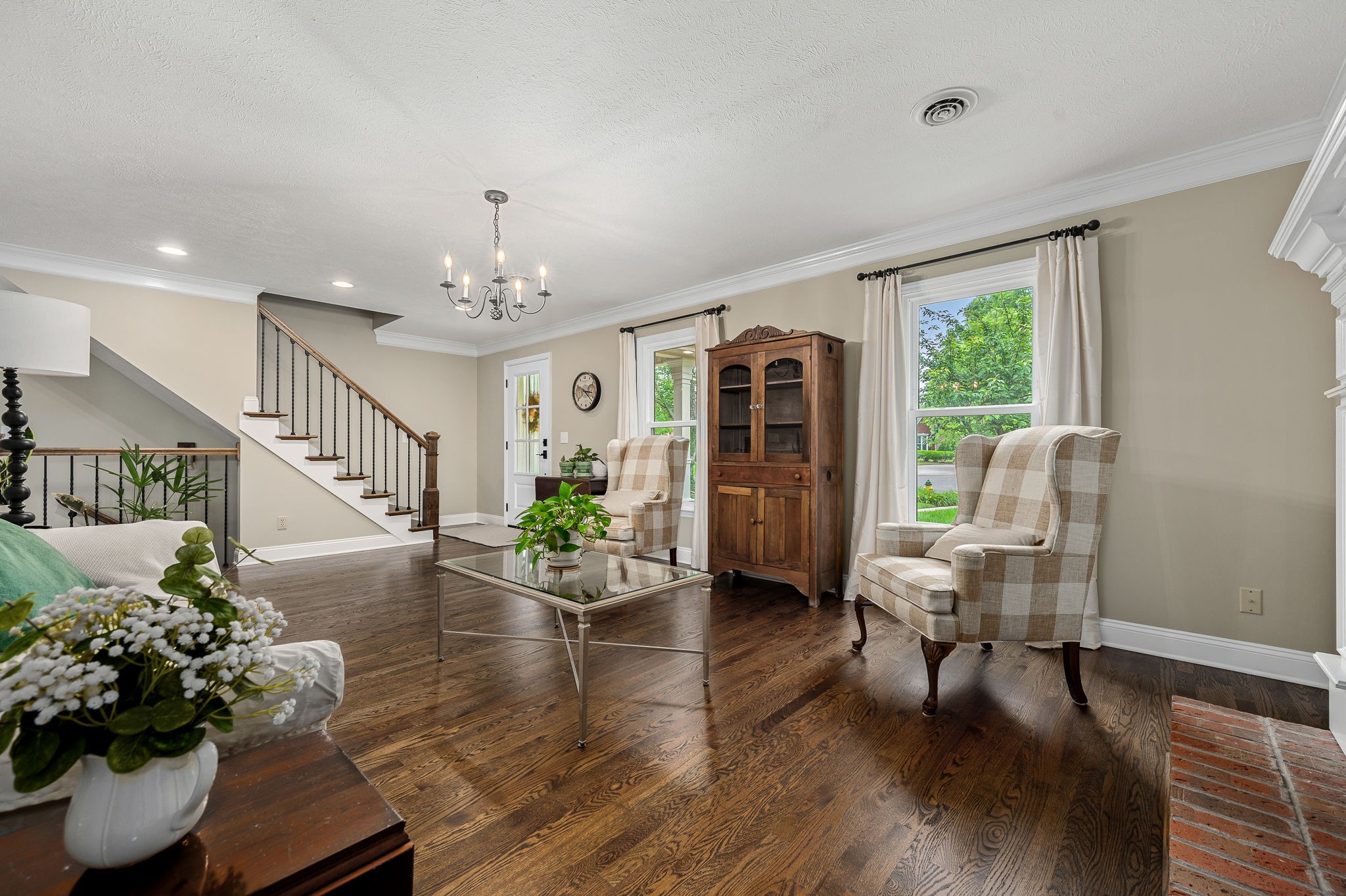 1423 Ascot Close
