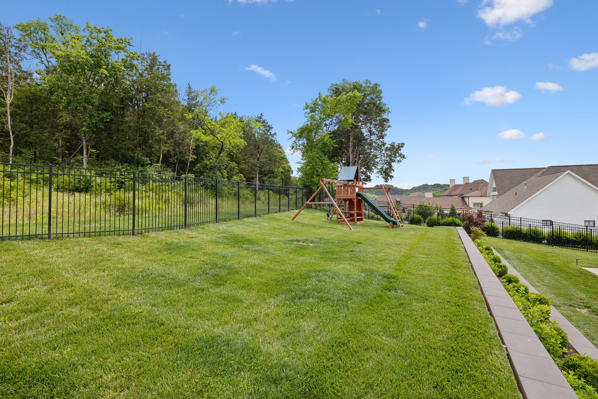 1518 Amesbury Ln