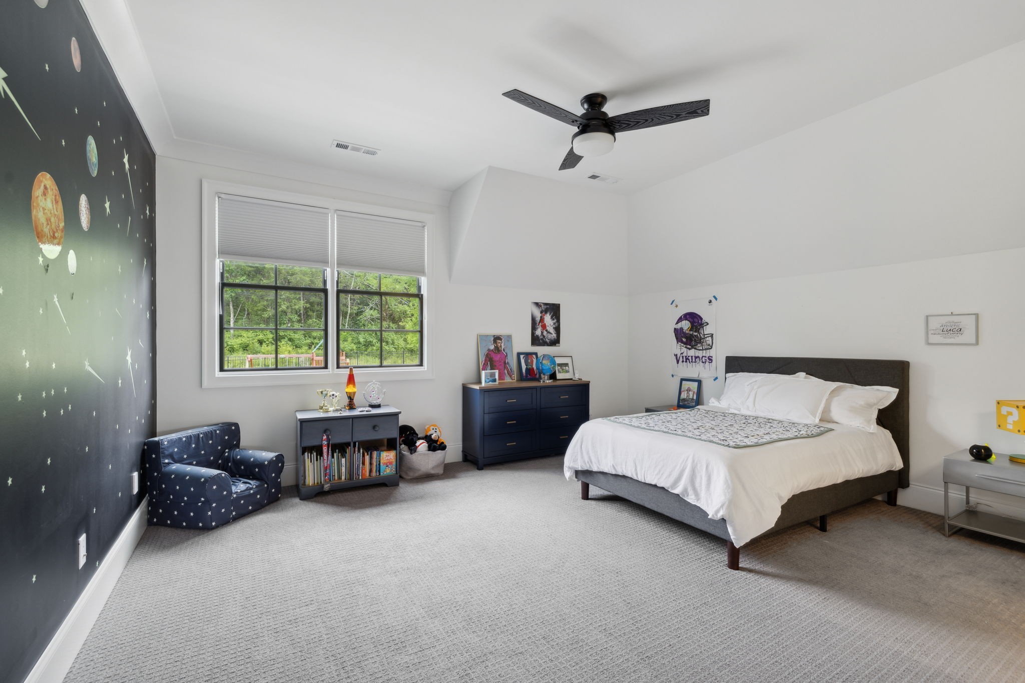 1518 Amesbury Ln