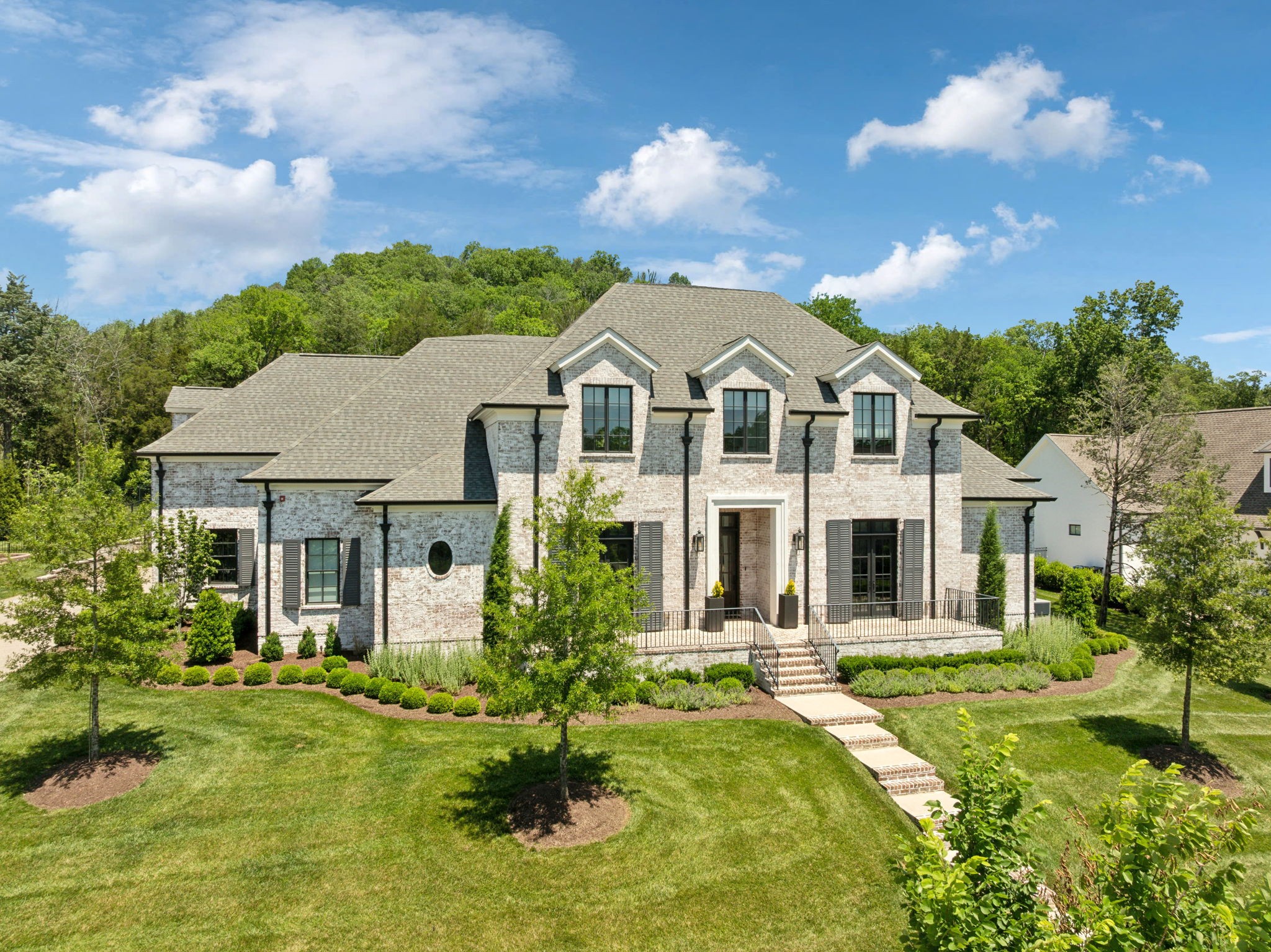 1518 Amesbury Ln