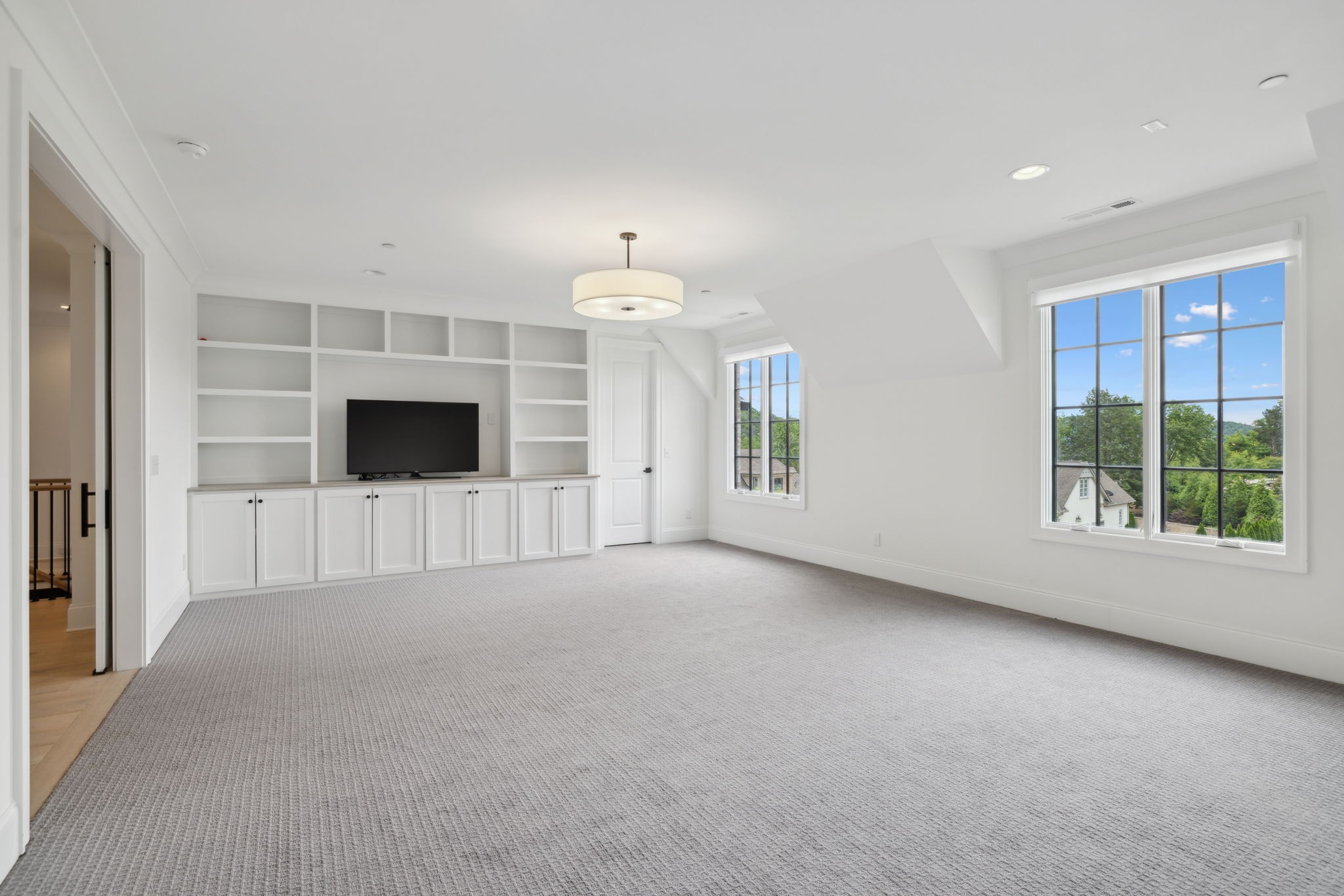 1518 Amesbury Ln