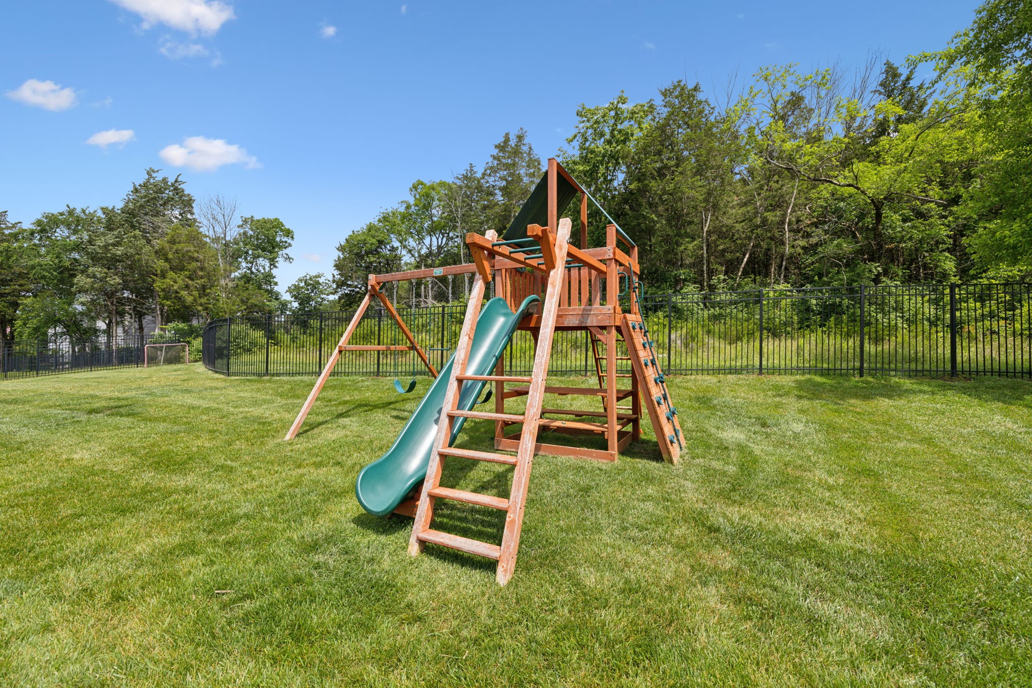 1518 Amesbury Ln