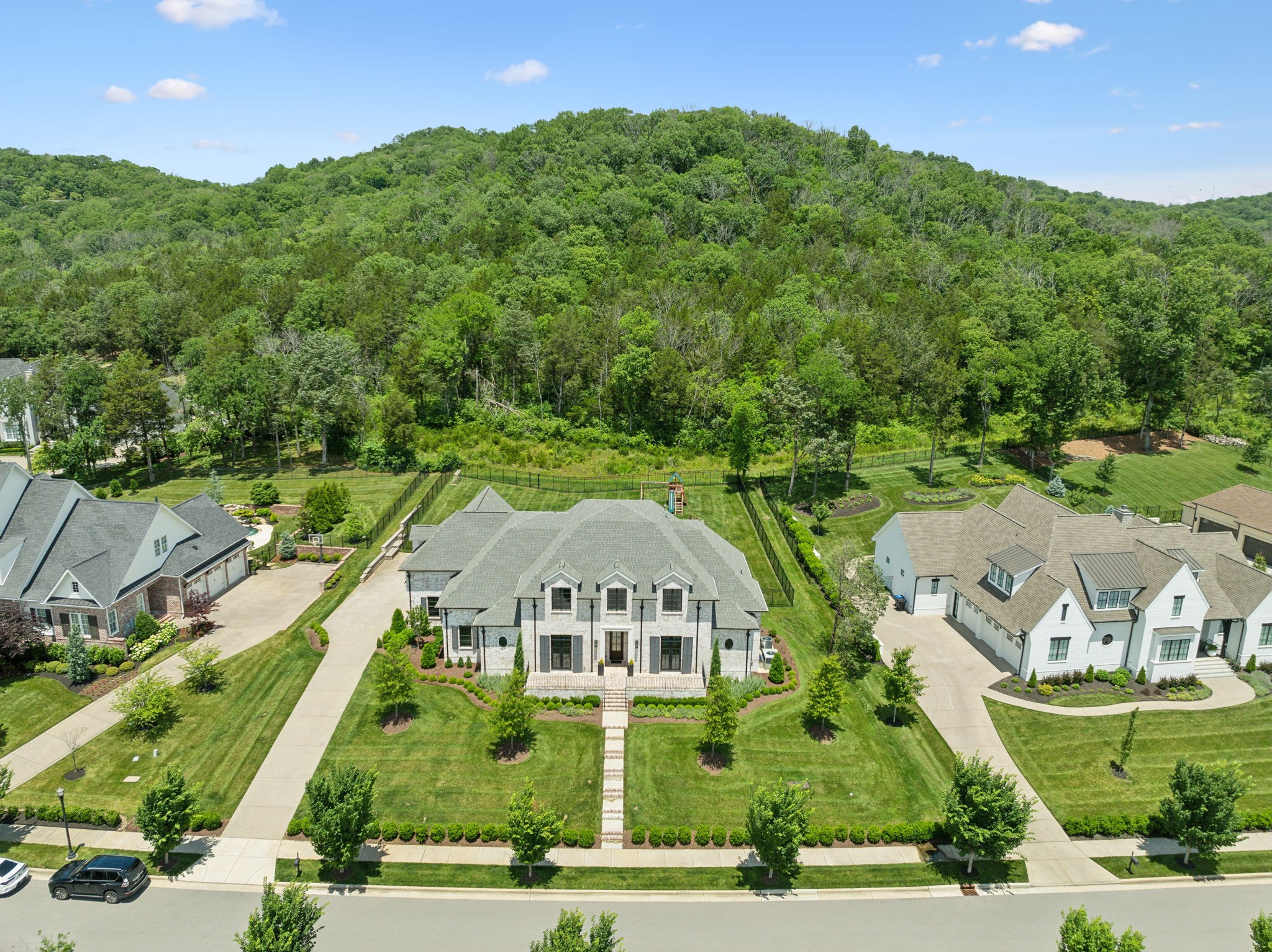1518 Amesbury Ln