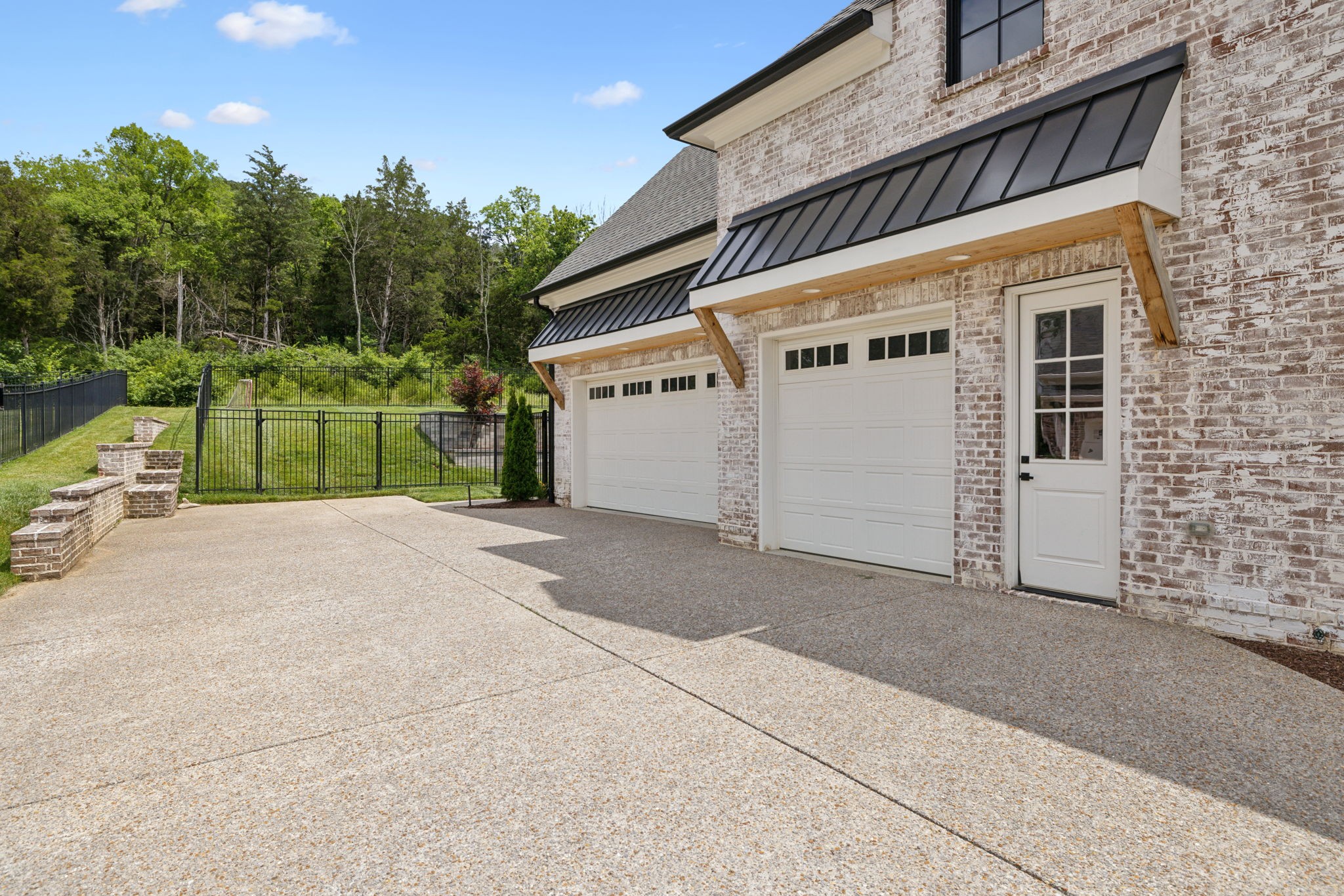 1518 Amesbury Ln