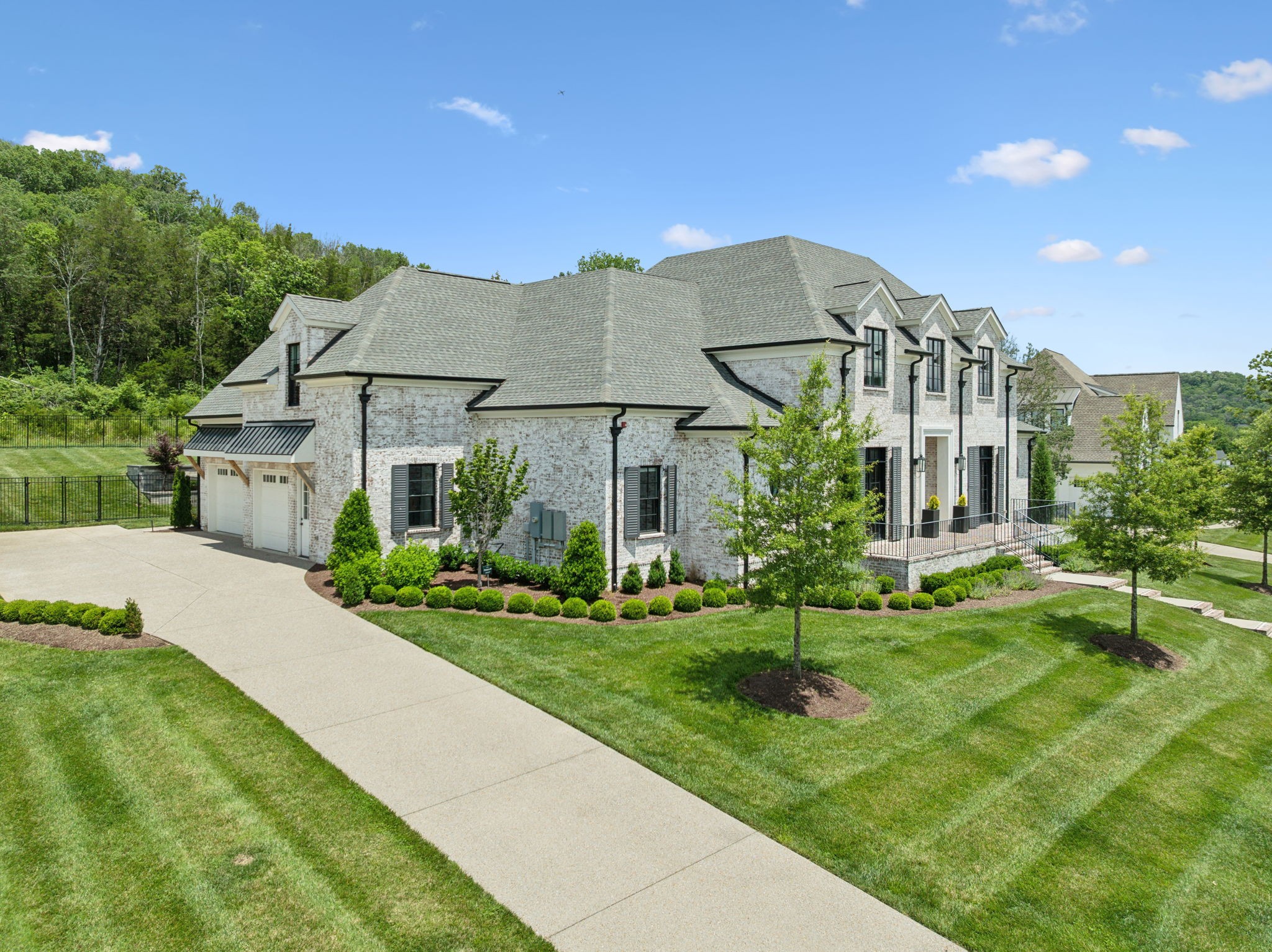 1518 Amesbury Ln