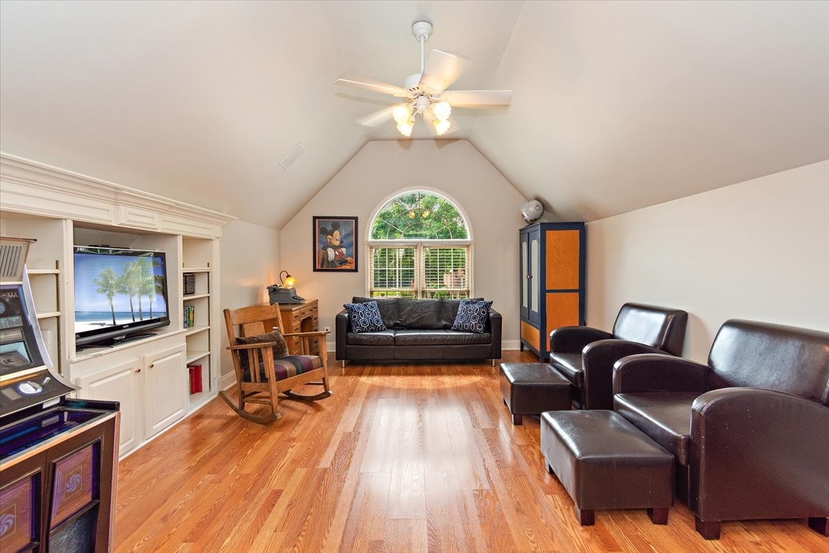 2214 Woodridge Trl