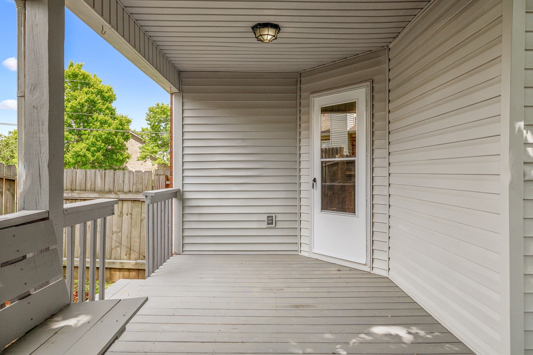 304 Roslyn Ct
