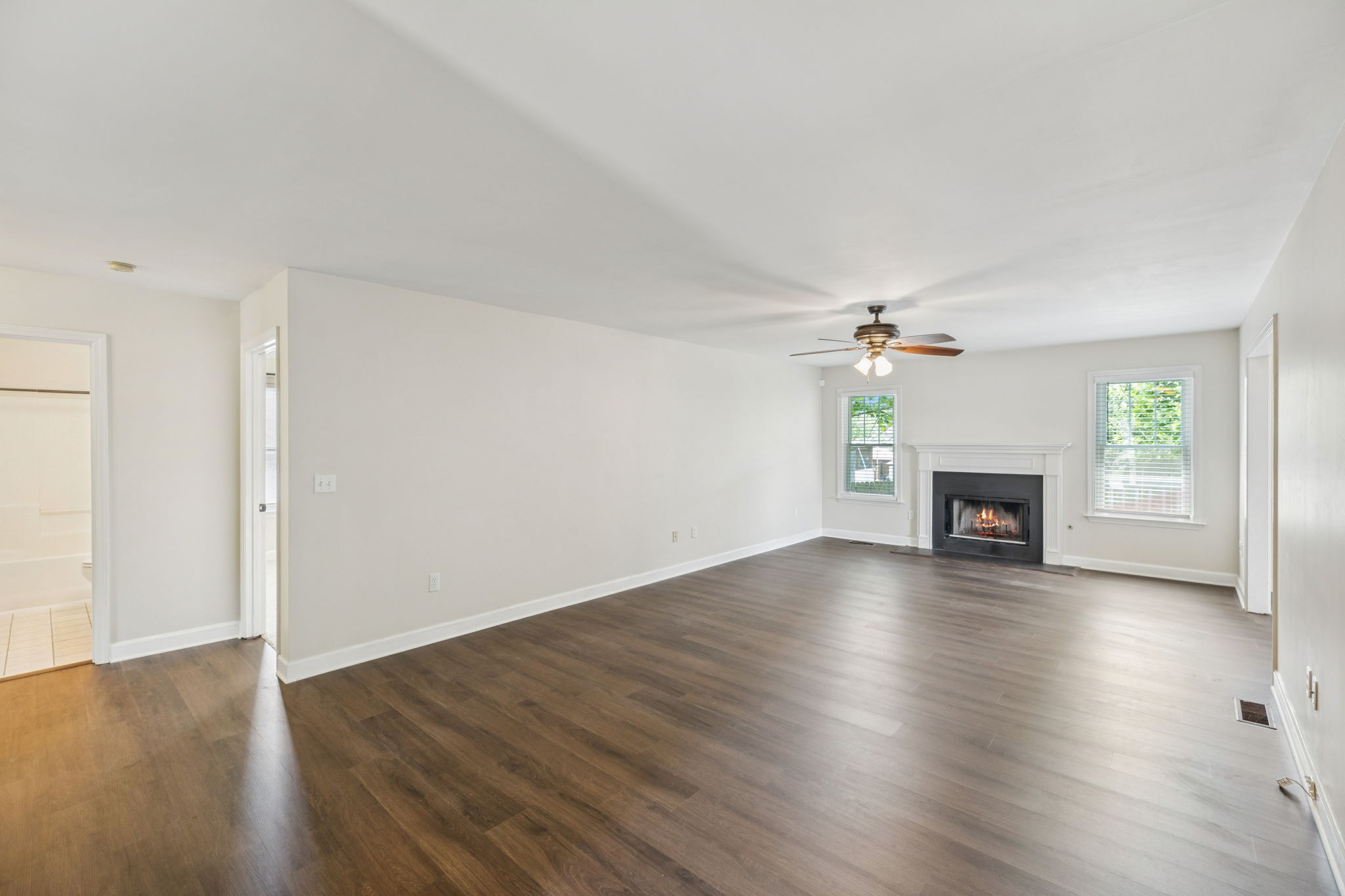 304 Roslyn Ct