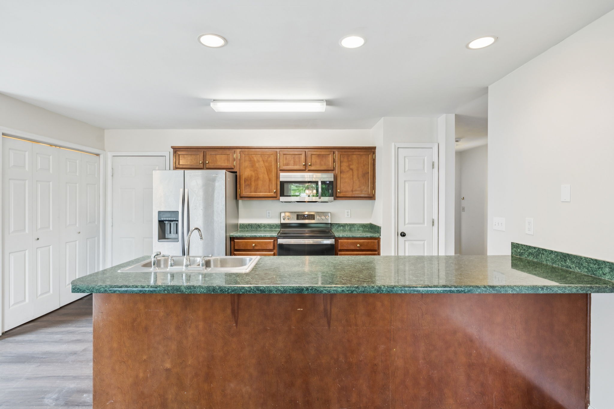304 Roslyn Ct