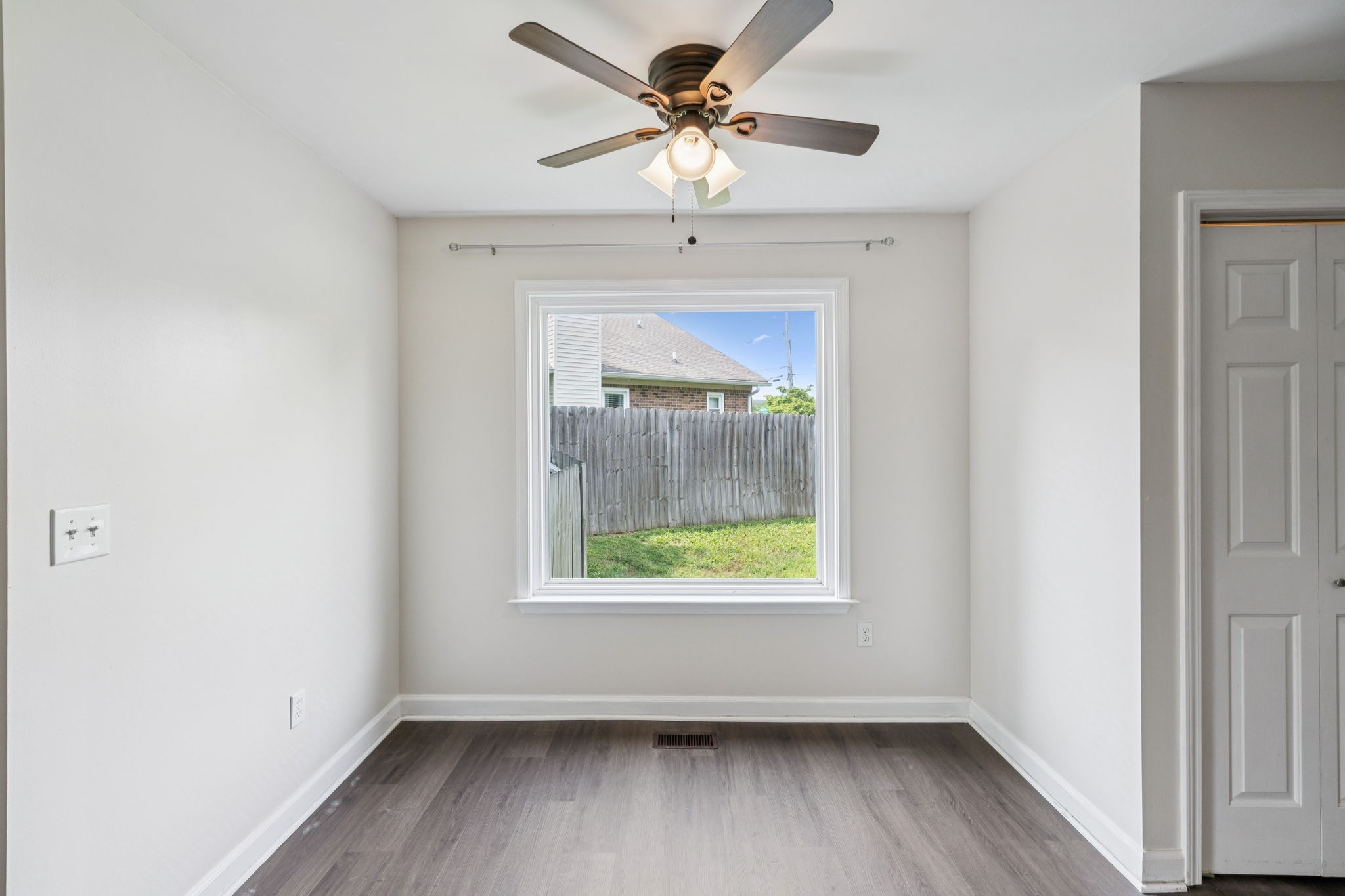 304 Roslyn Ct