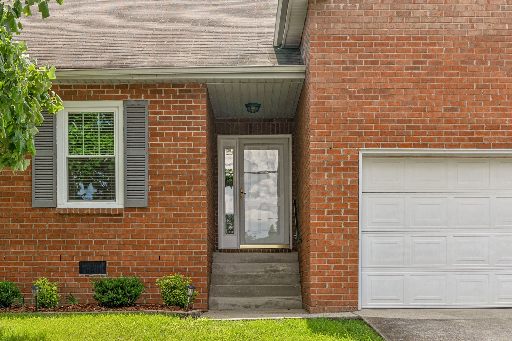 304 Roslyn Ct