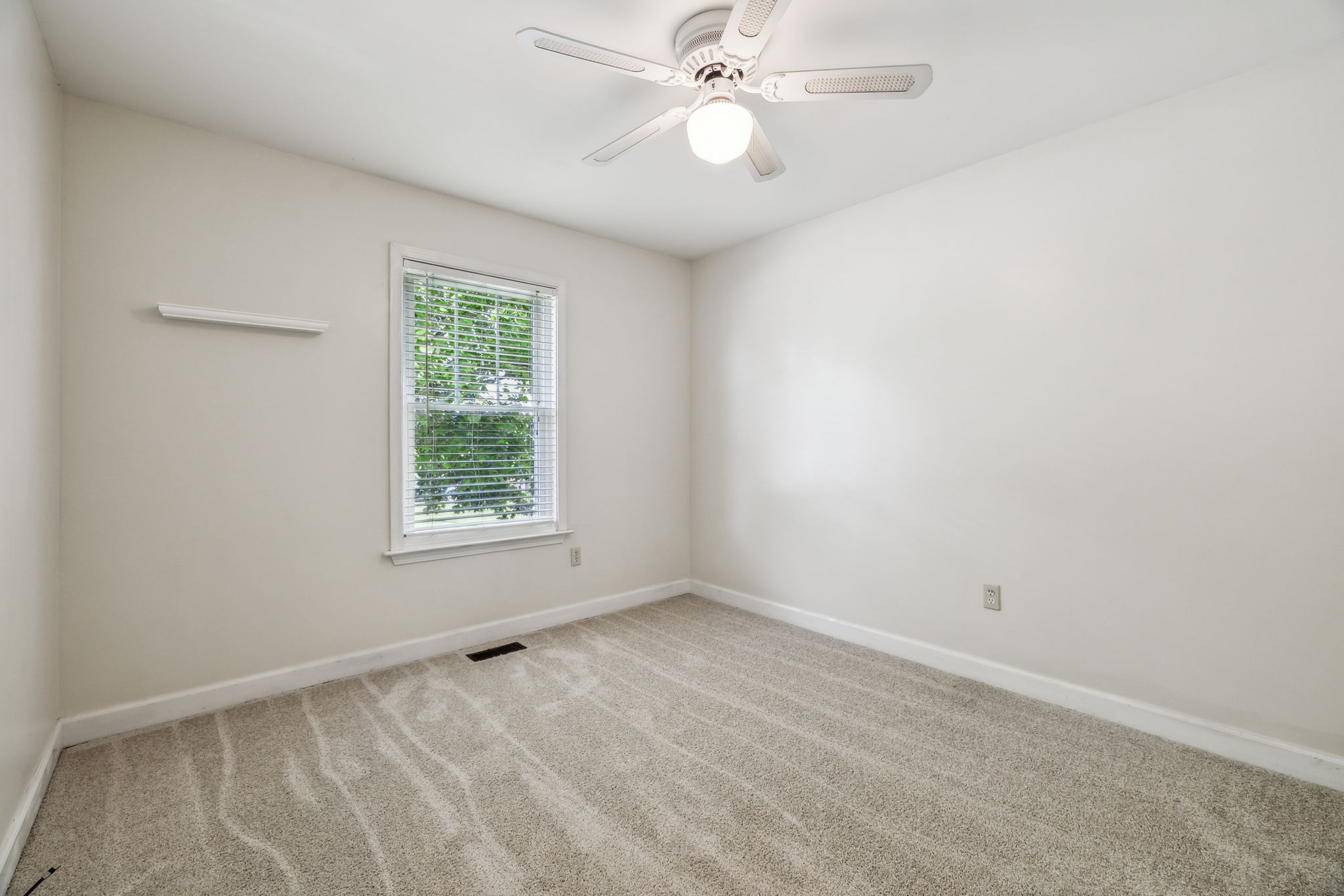 304 Roslyn Ct