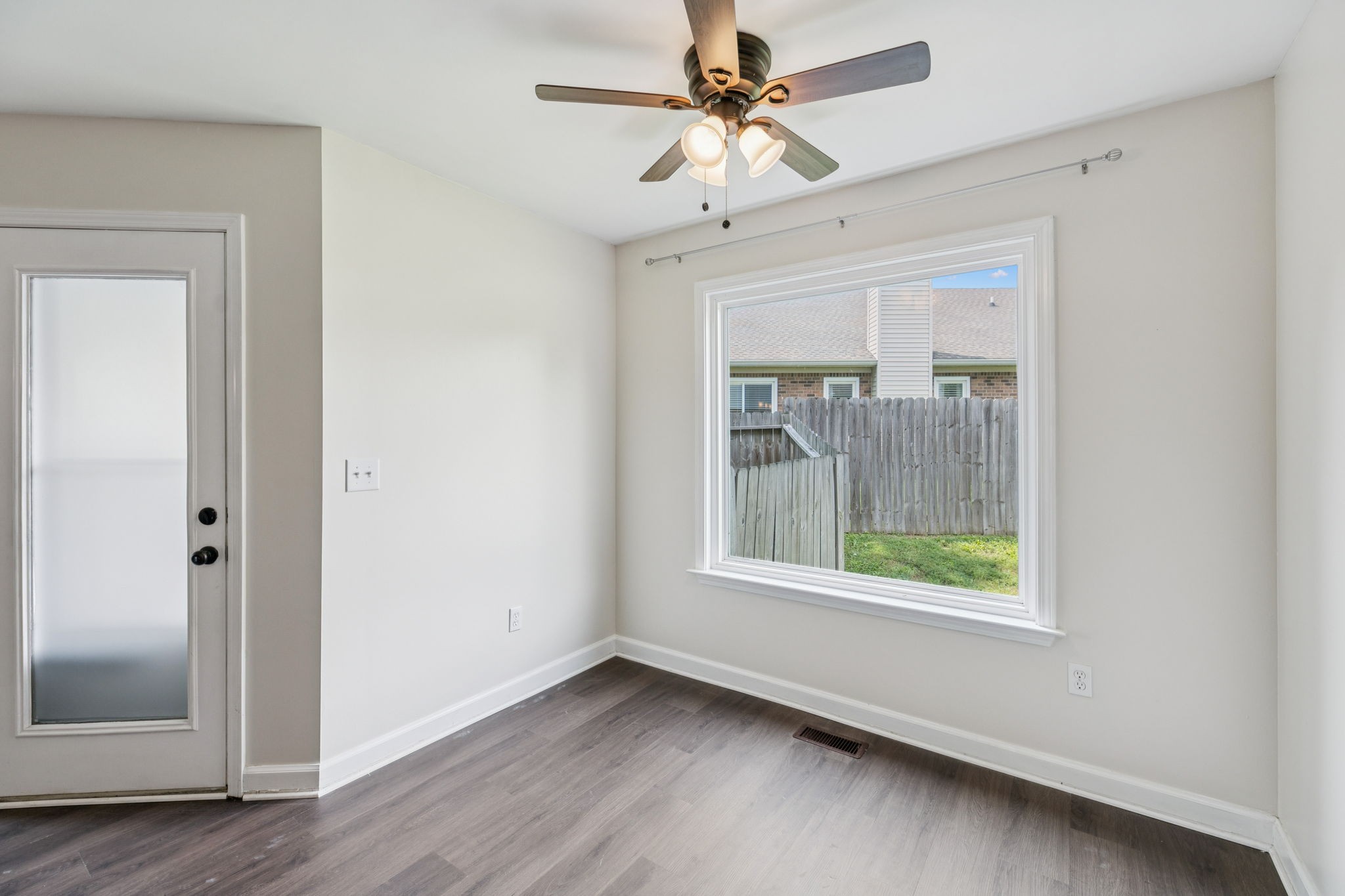 304 Roslyn Ct