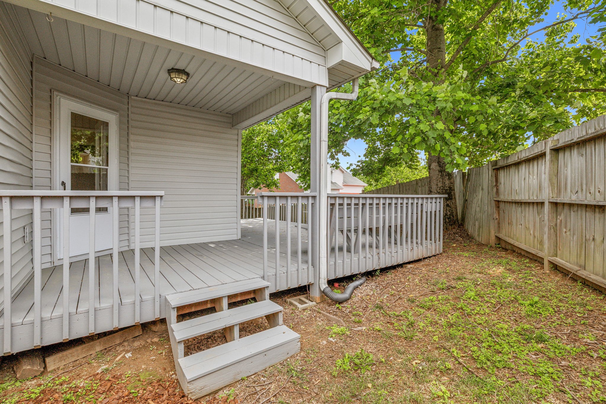 304 Roslyn Ct