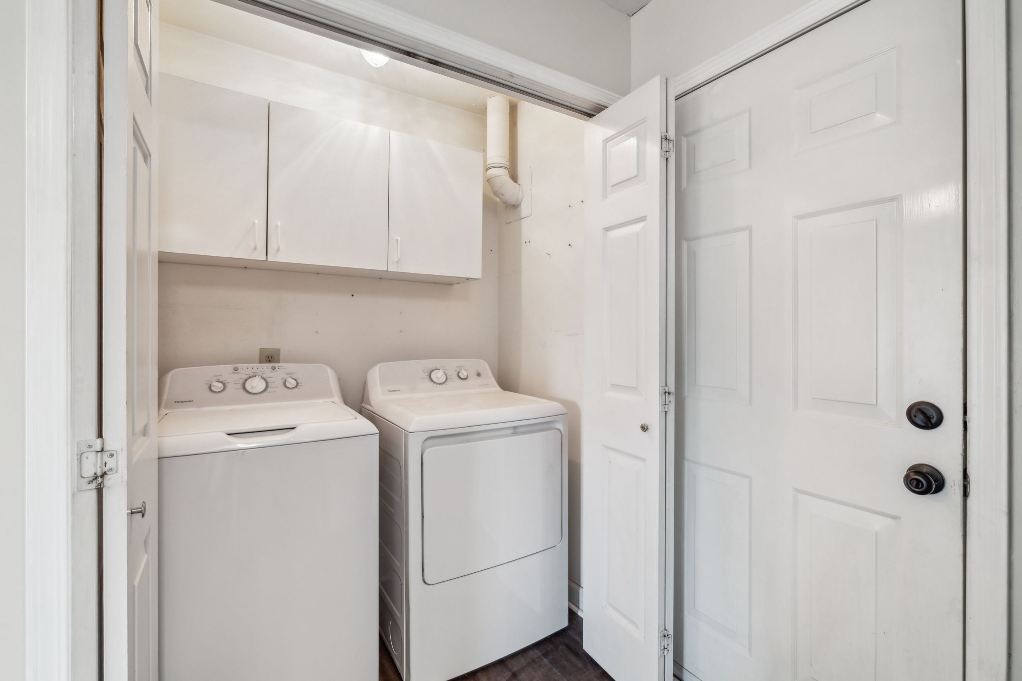 304 Roslyn Ct