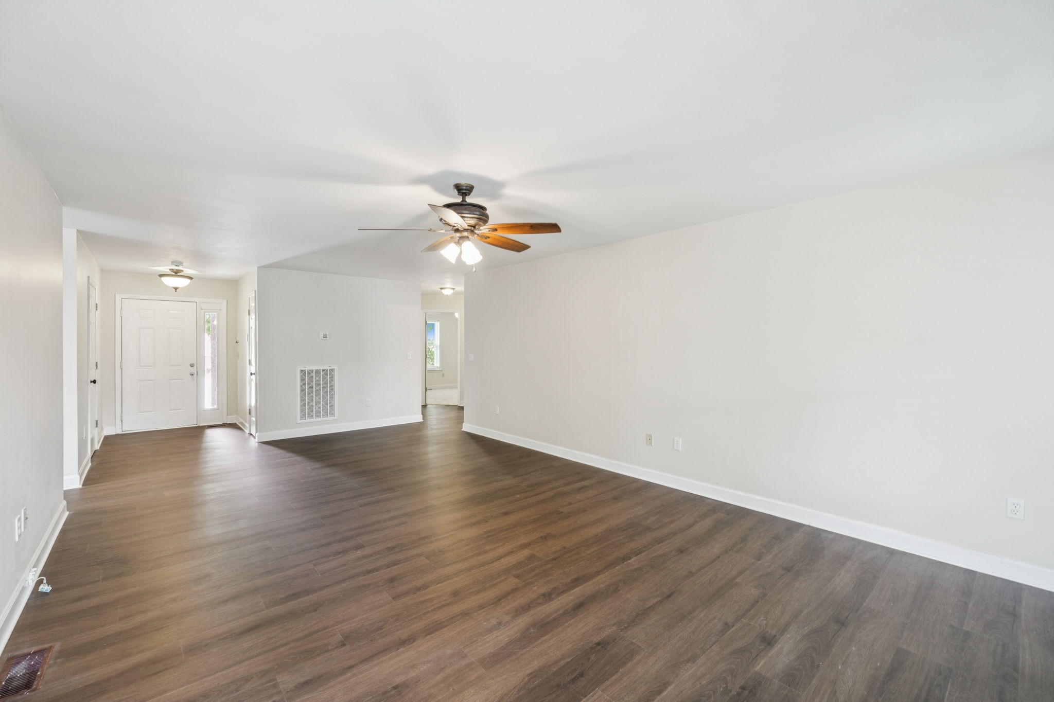 304 Roslyn Ct