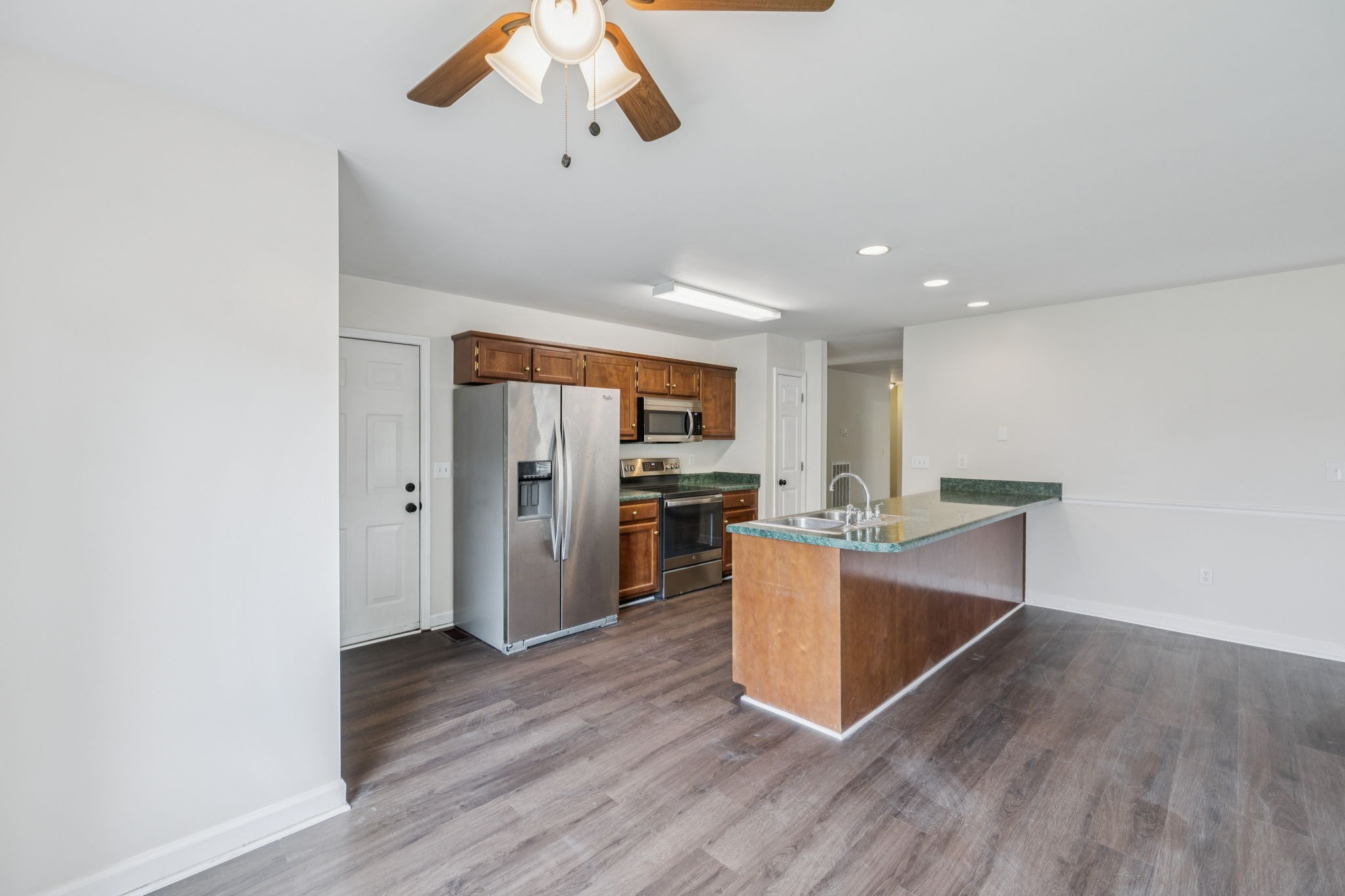 304 Roslyn Ct