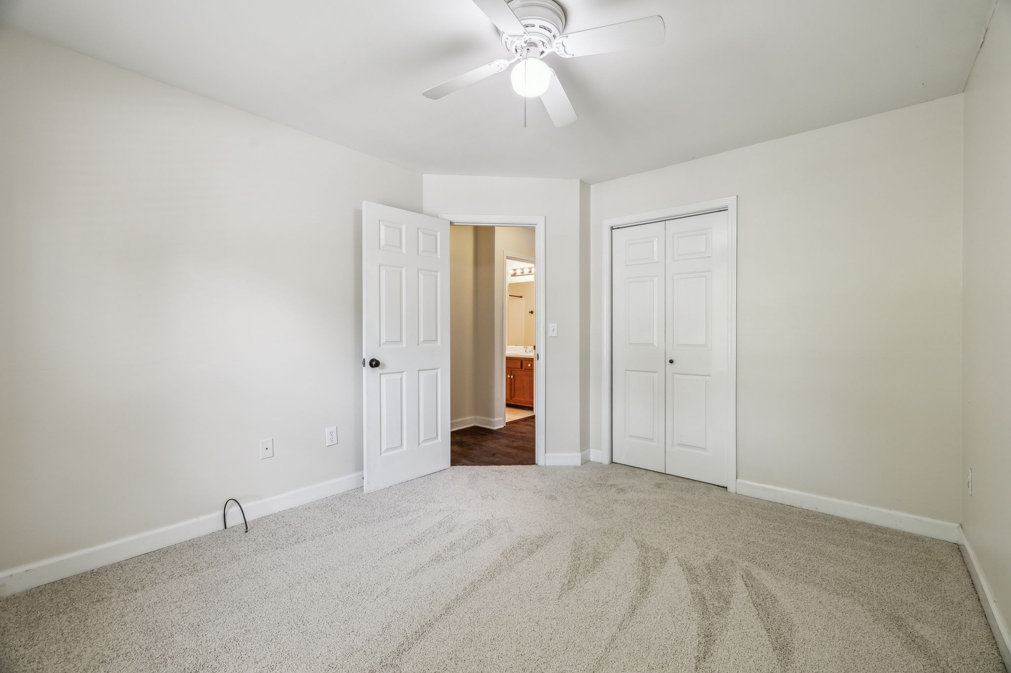 304 Roslyn Ct