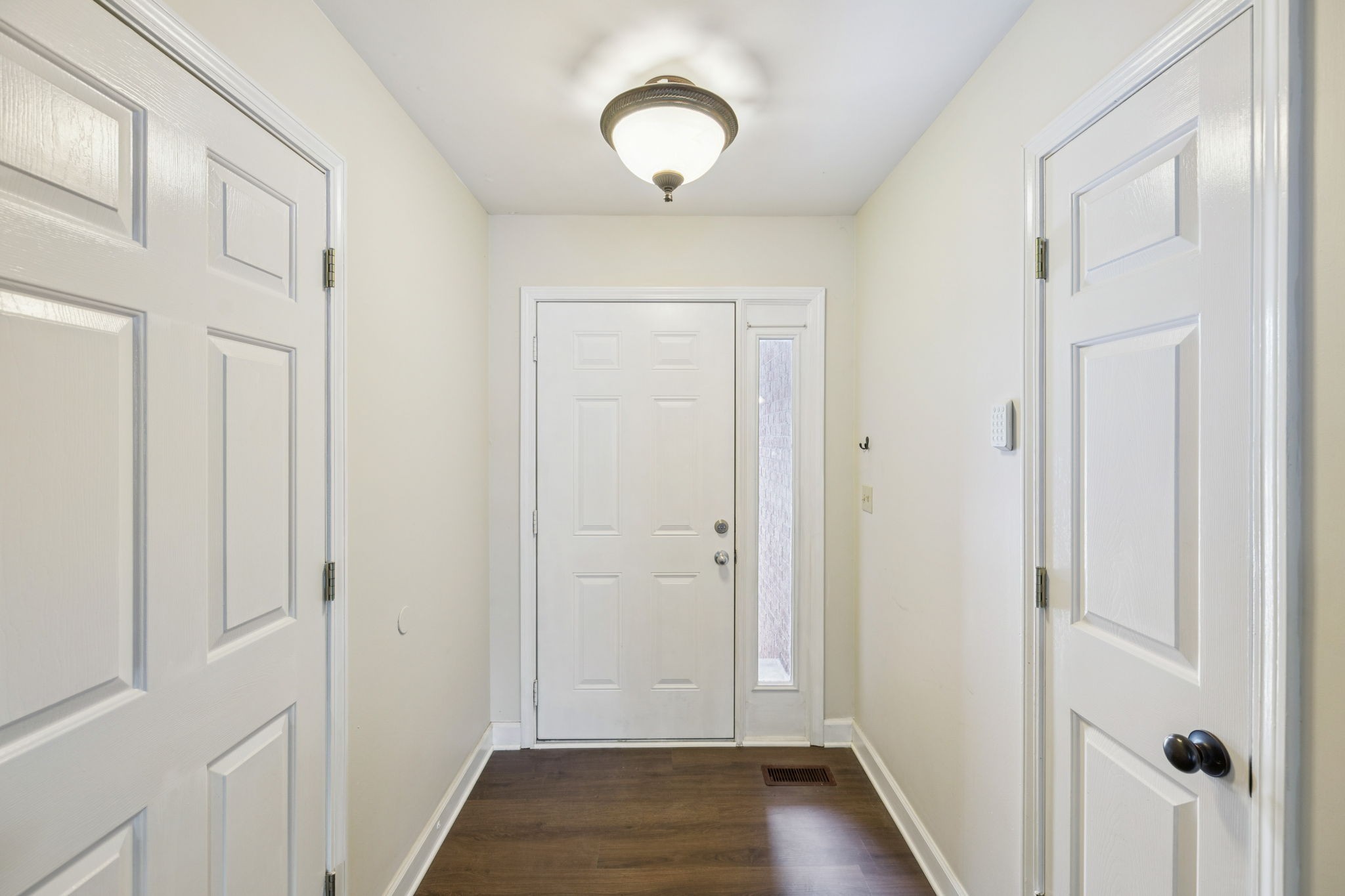 304 Roslyn Ct