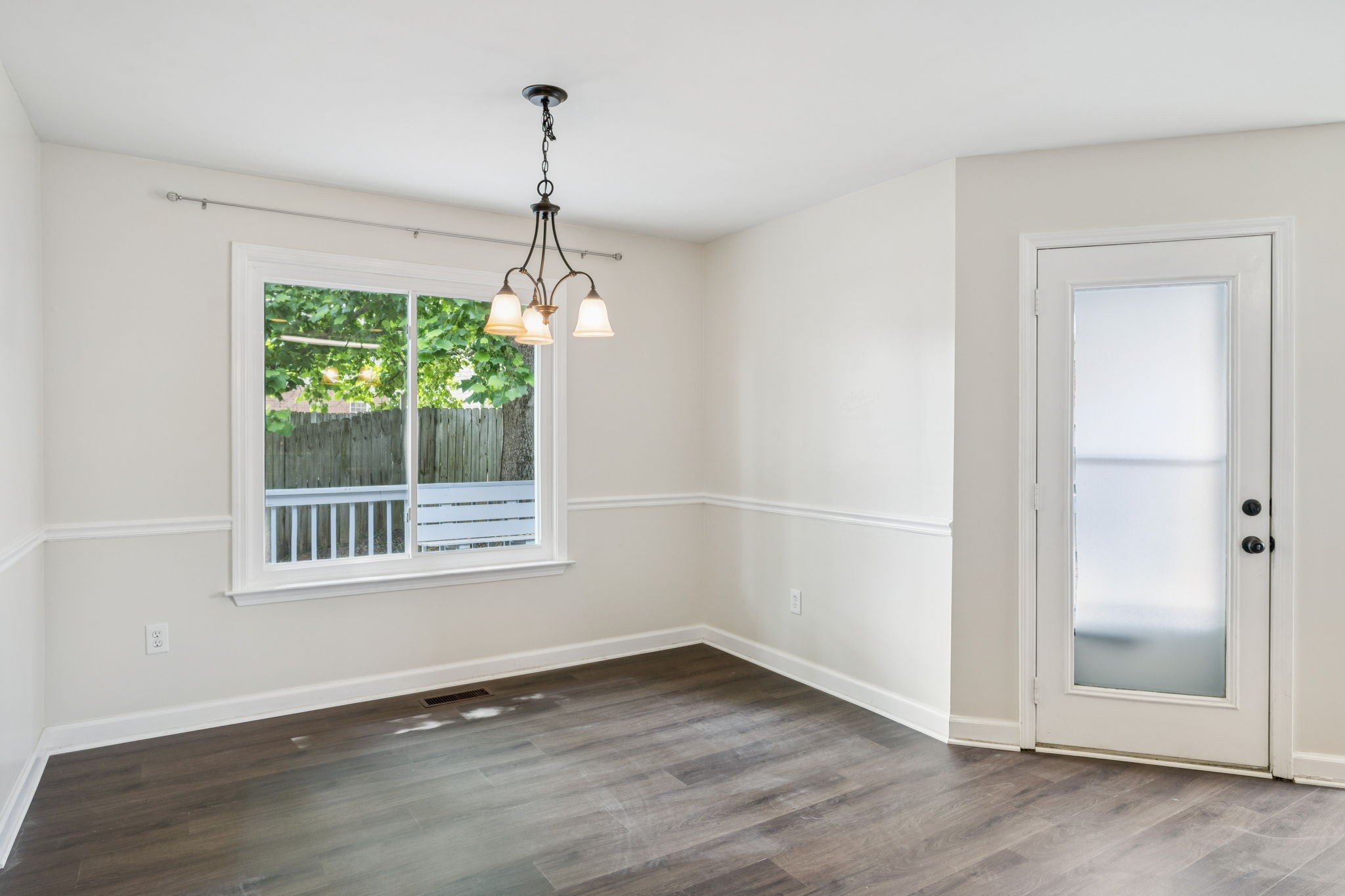 304 Roslyn Ct