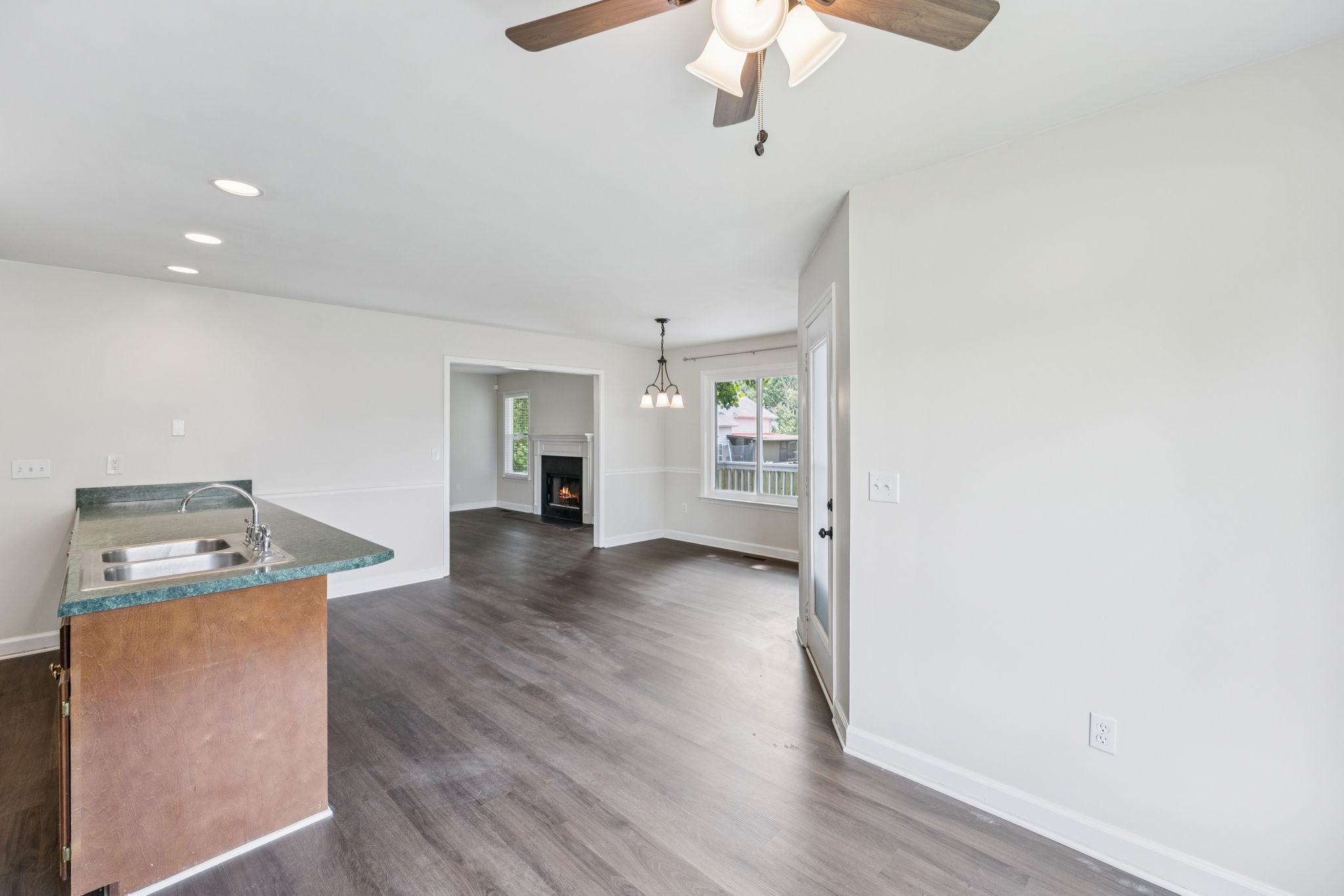 304 Roslyn Ct