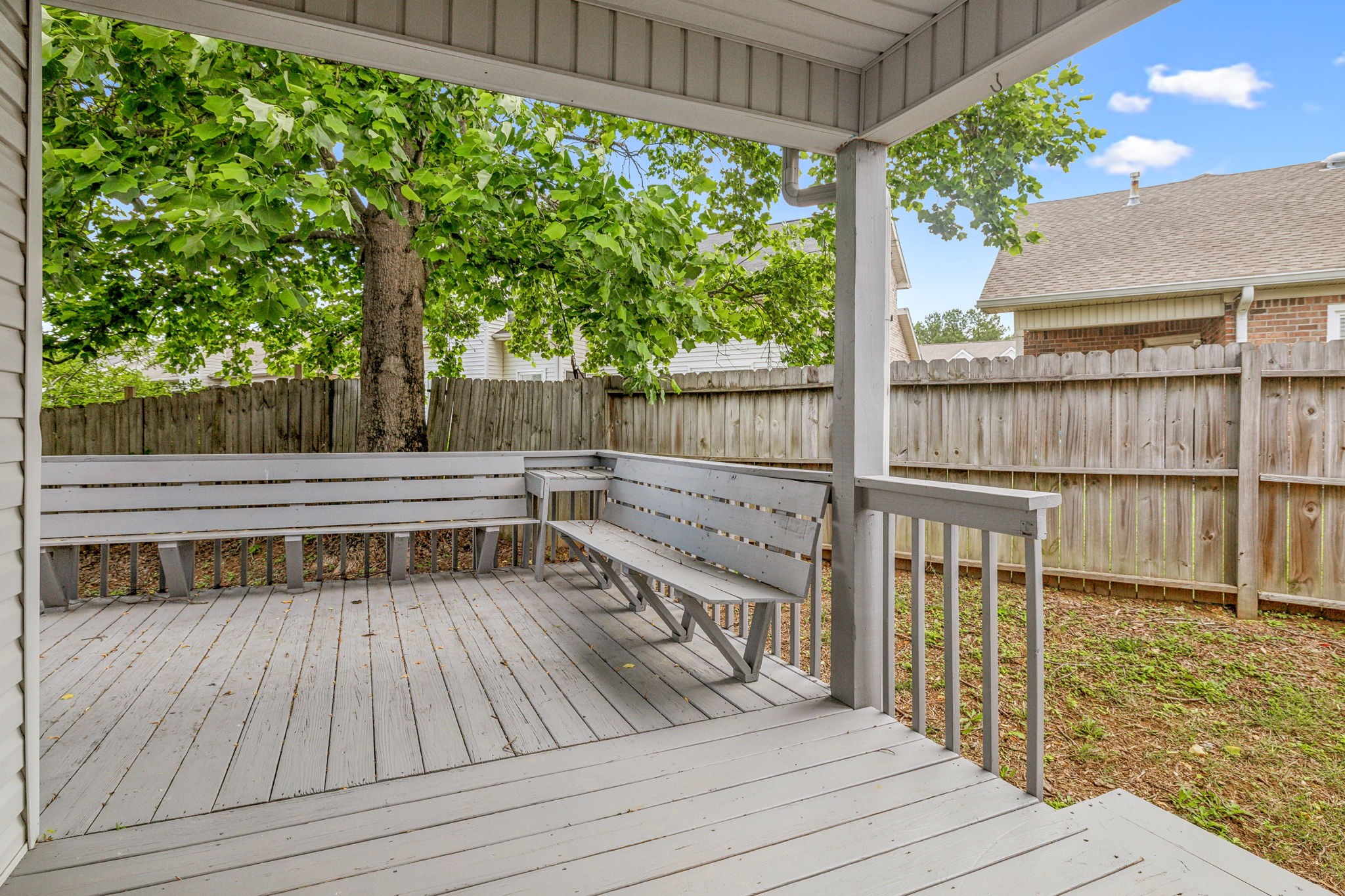 304 Roslyn Ct