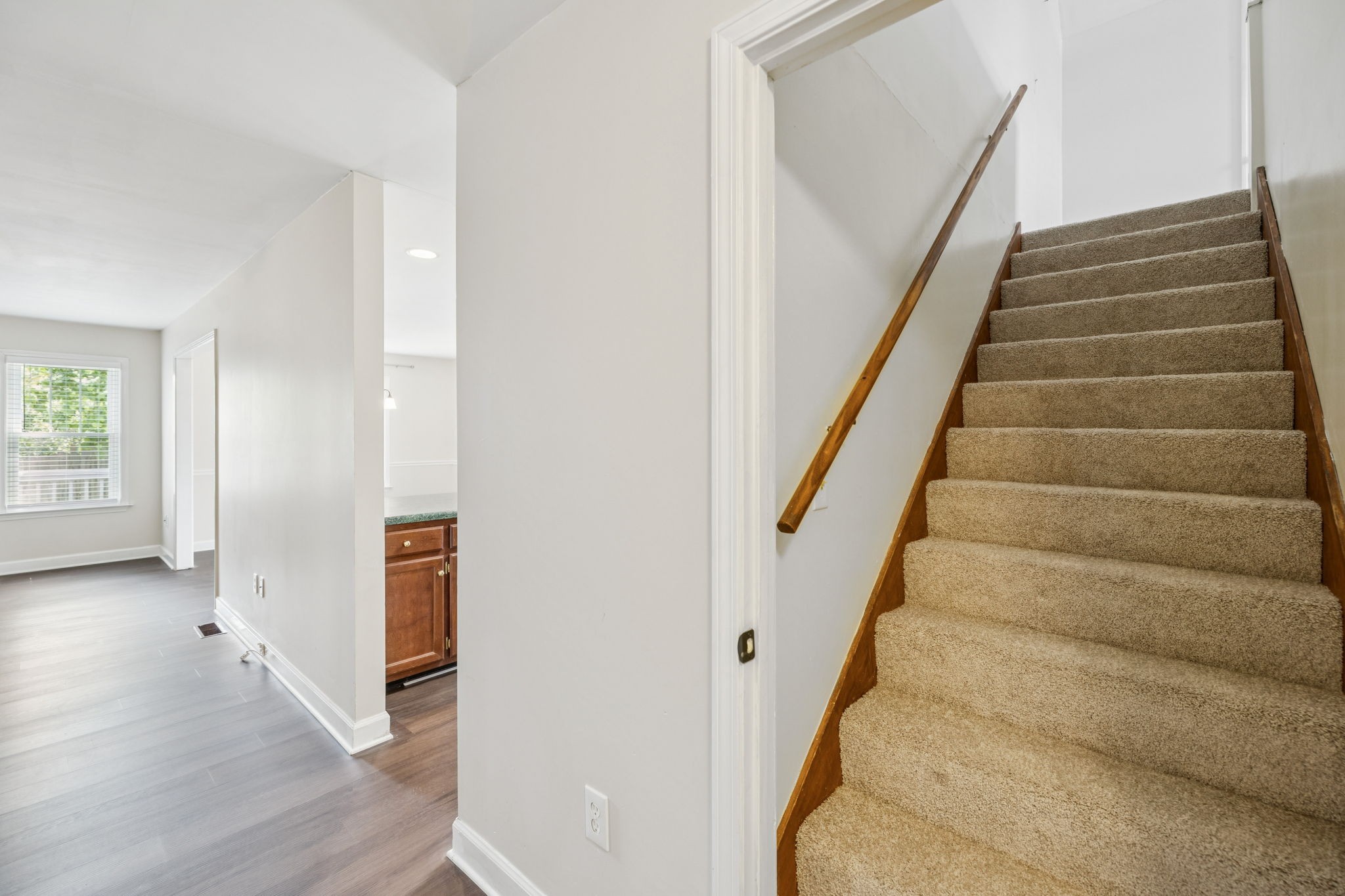 304 Roslyn Ct