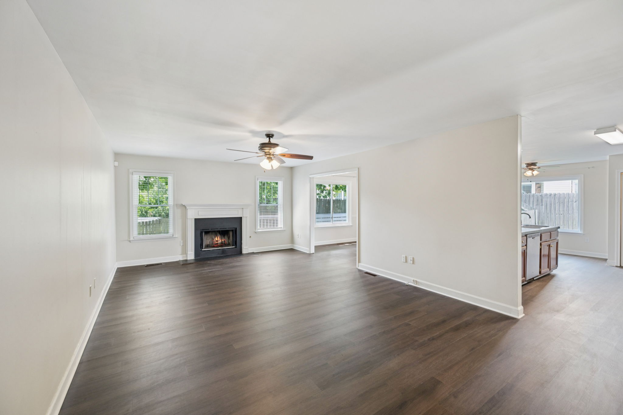 304 Roslyn Ct