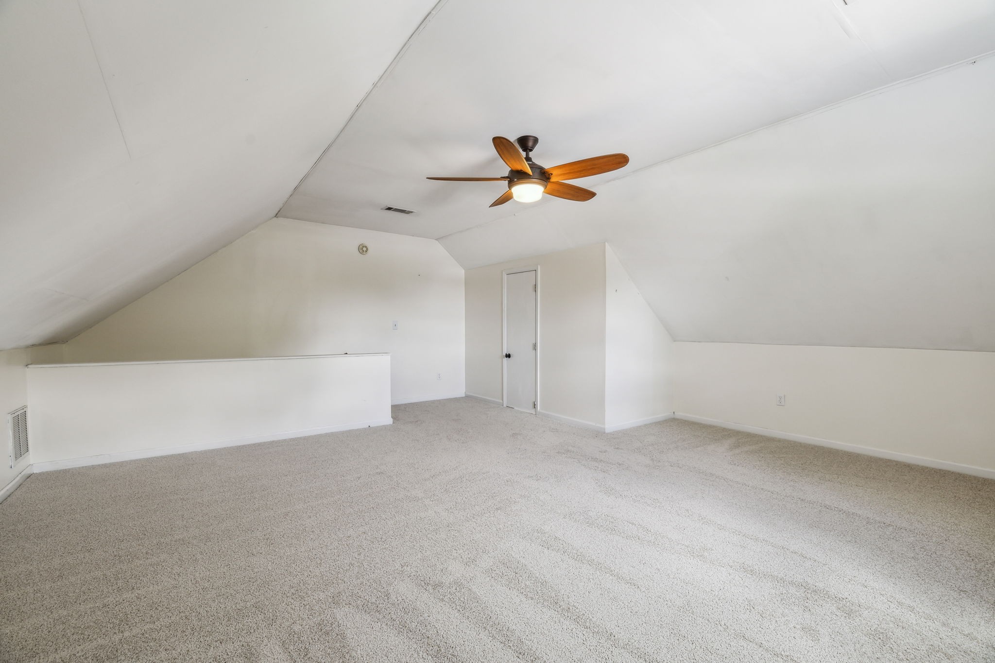 304 Roslyn Ct