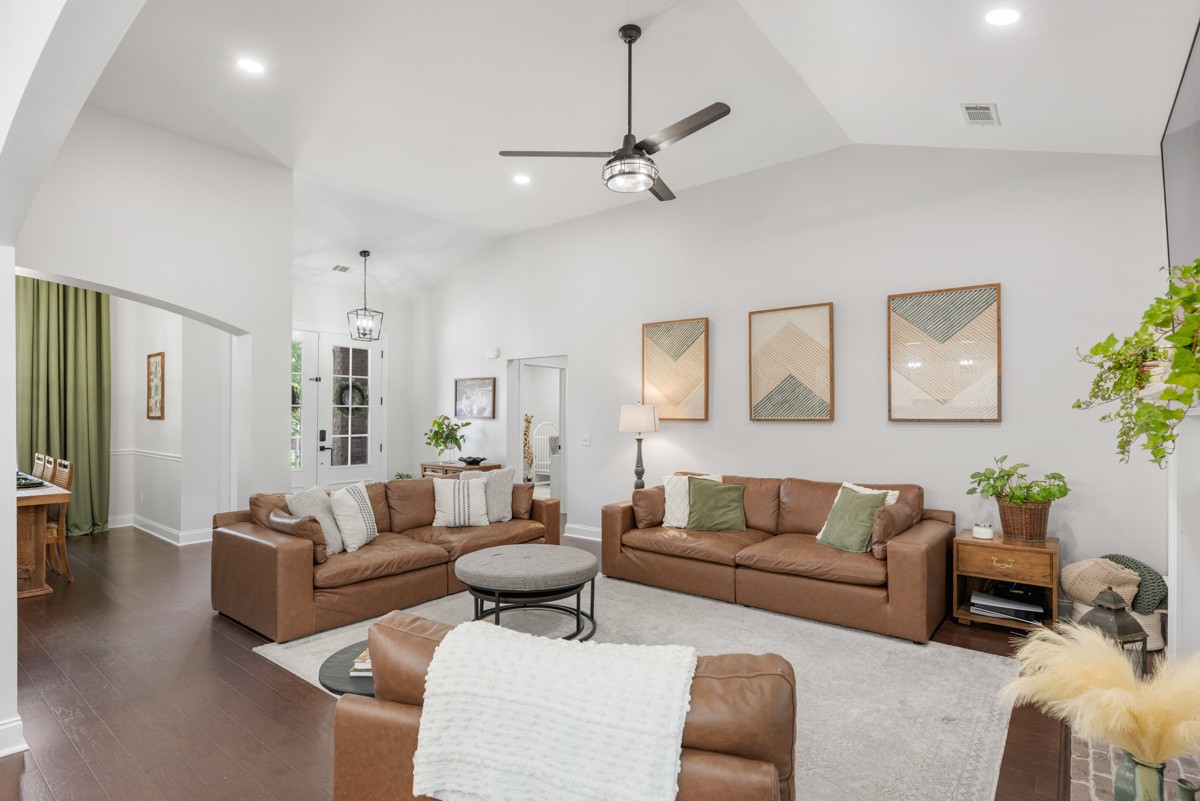 1038 Sierra Gorda Dr