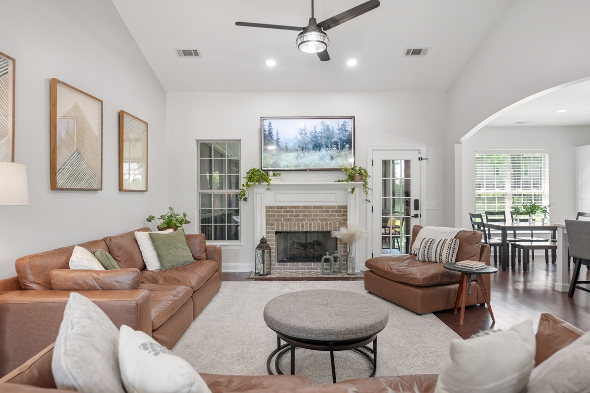 1038 Sierra Gorda Dr