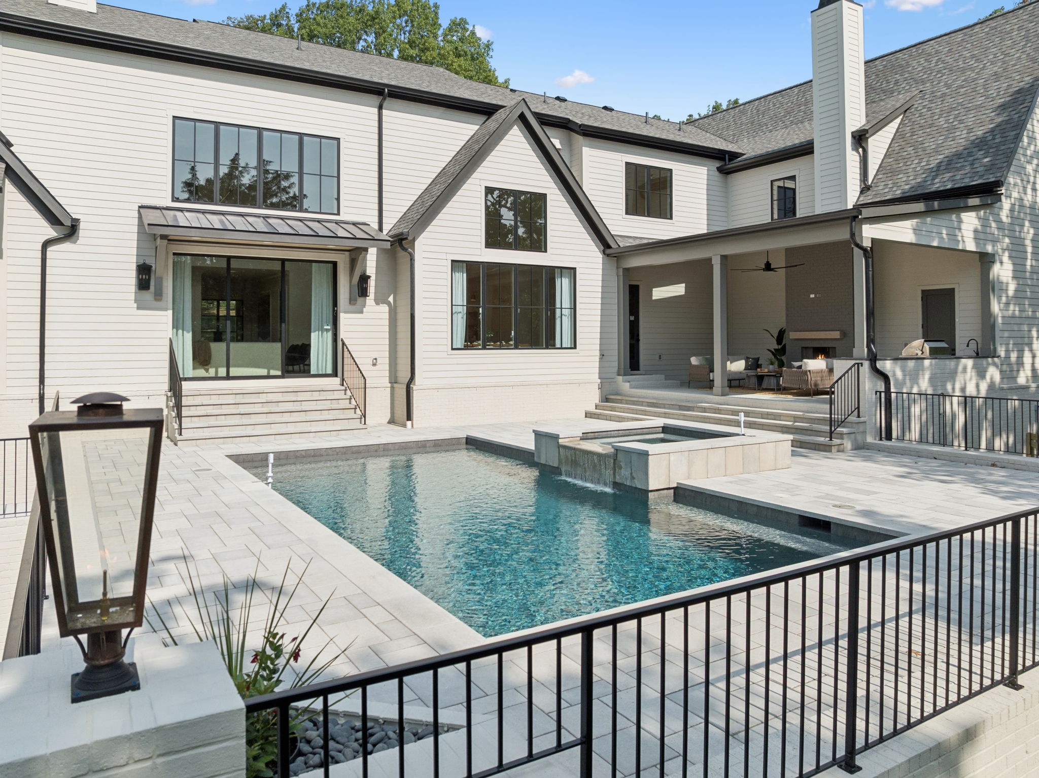 4530 Everett Dr