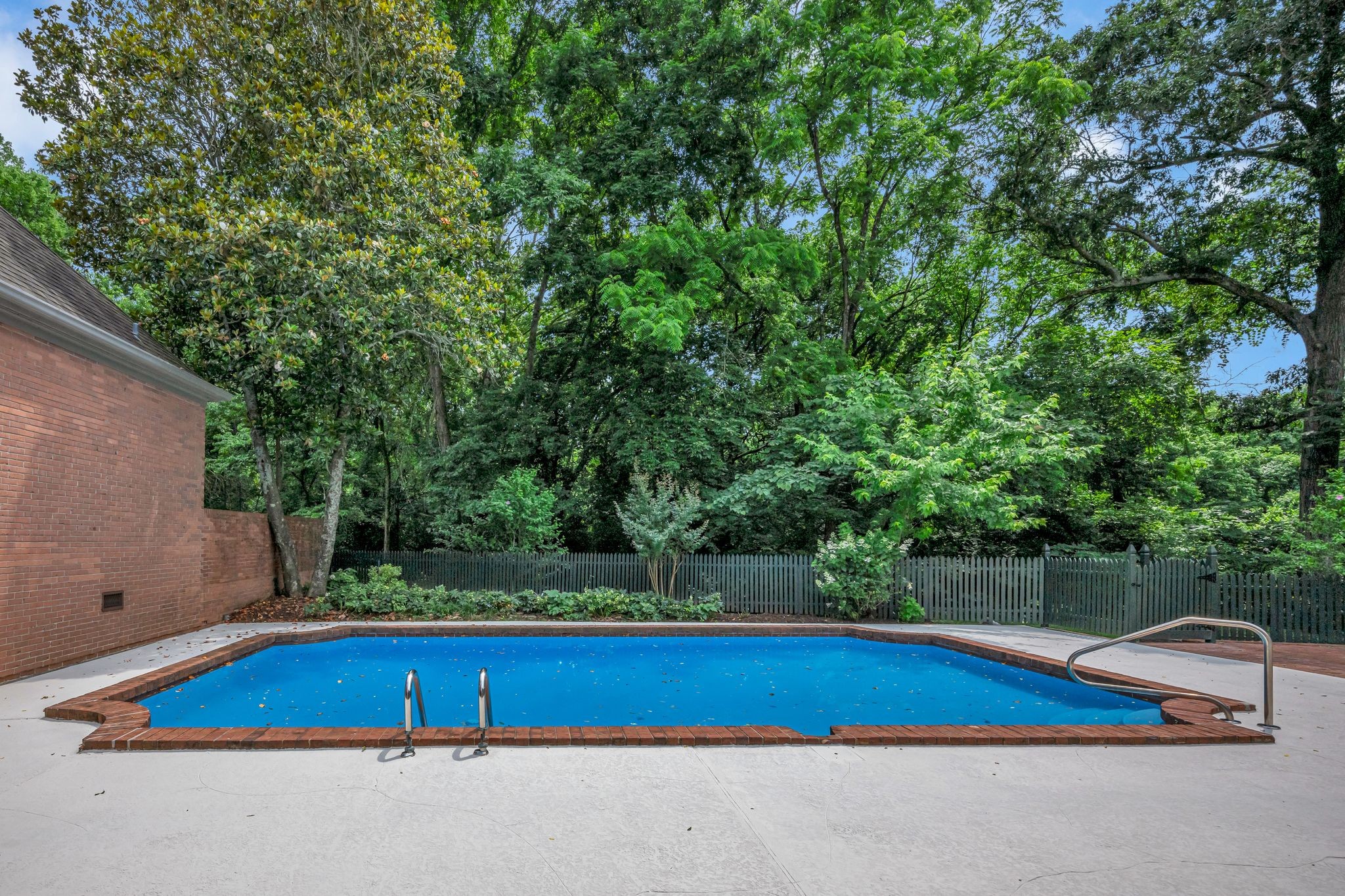 4 Foxhall Close