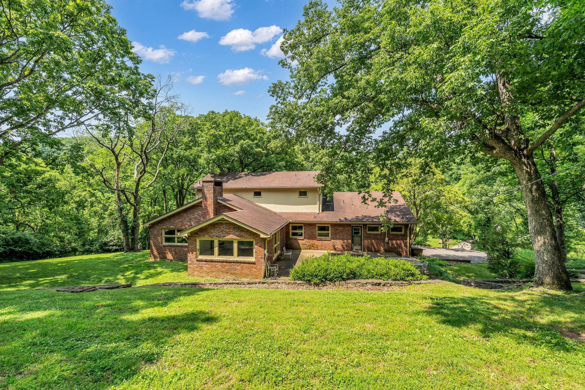 208 Vaughns Gap Rd