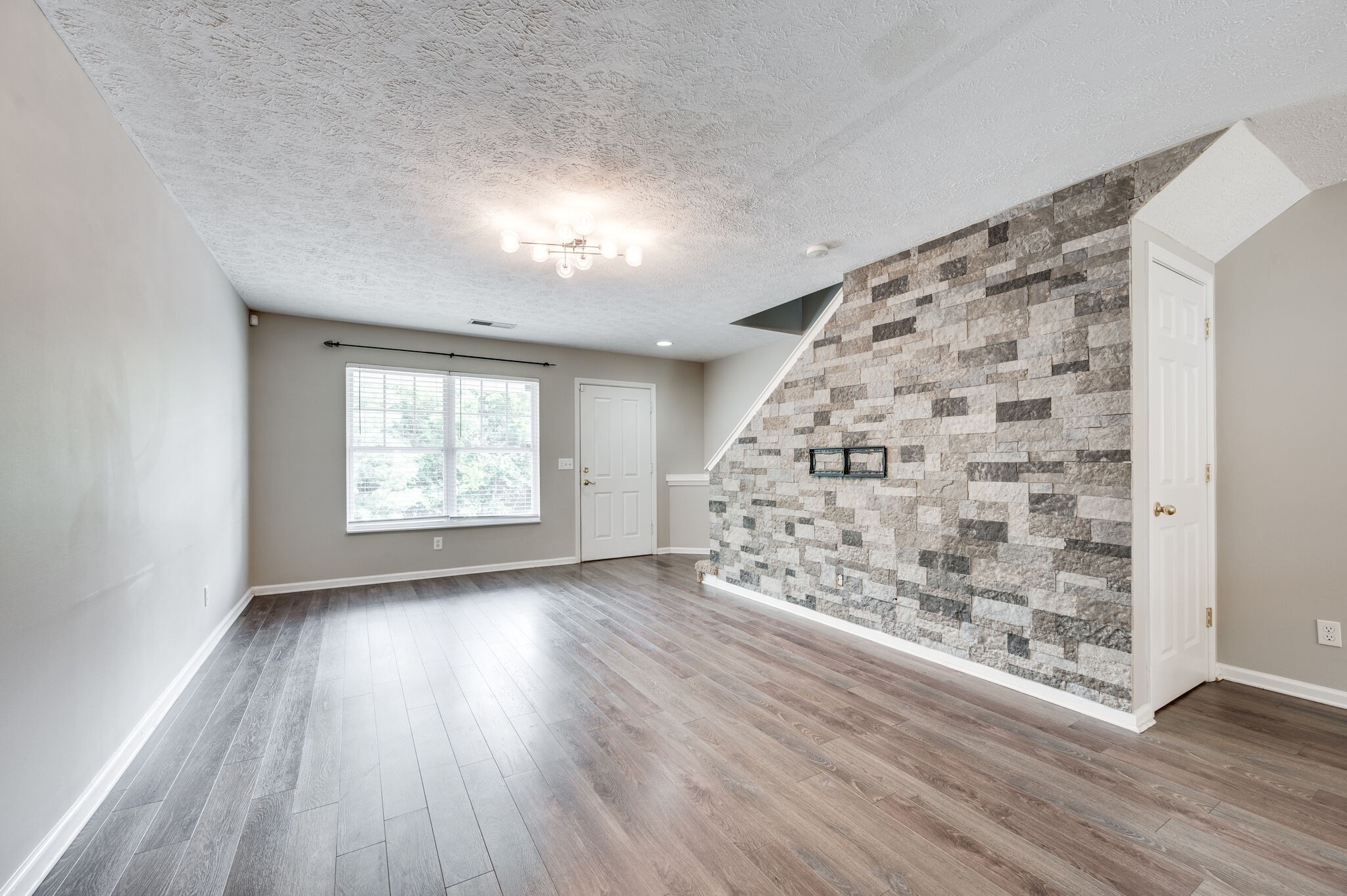 209 Shadow Glen Dr