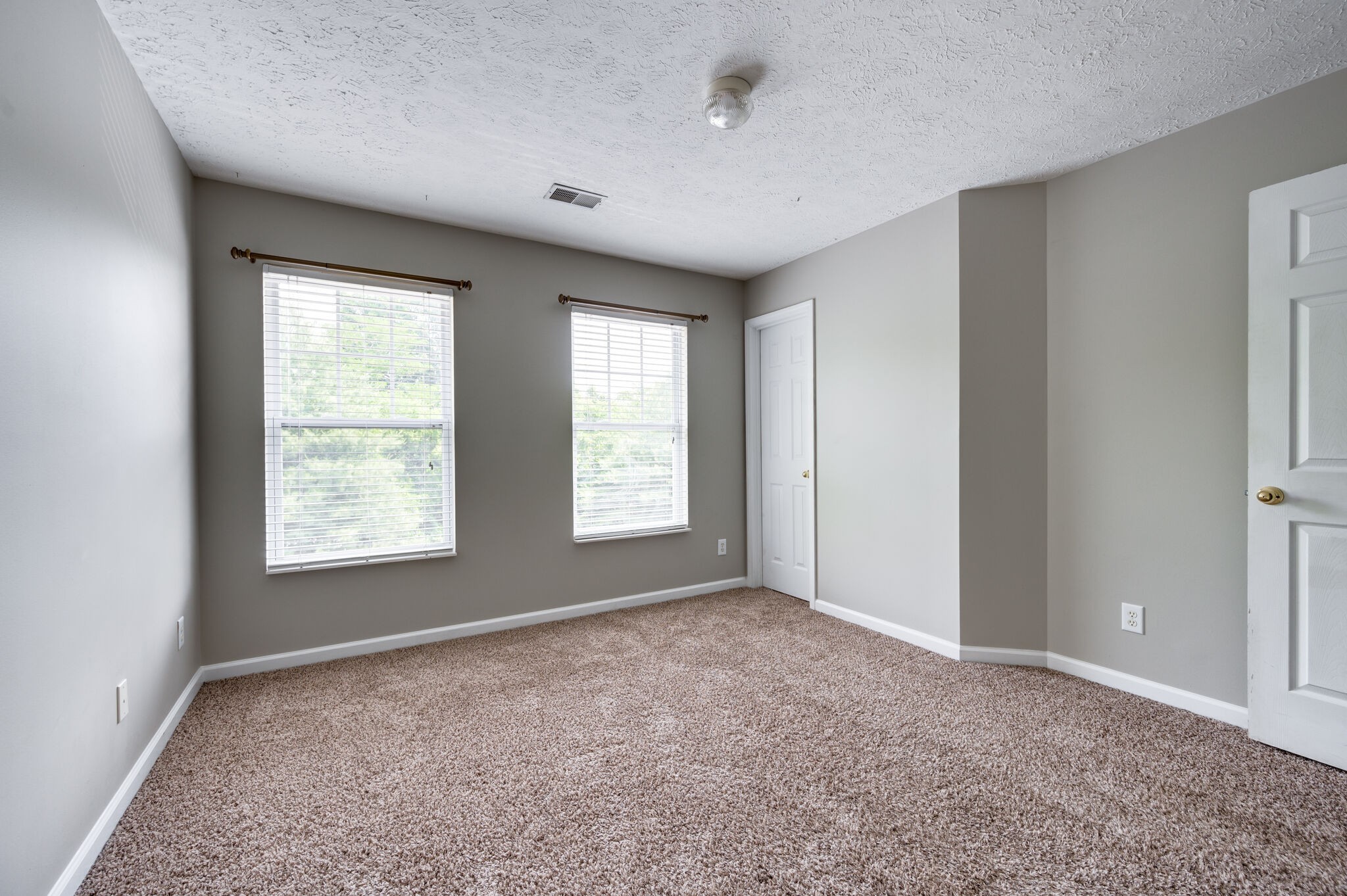 209 Shadow Glen Dr