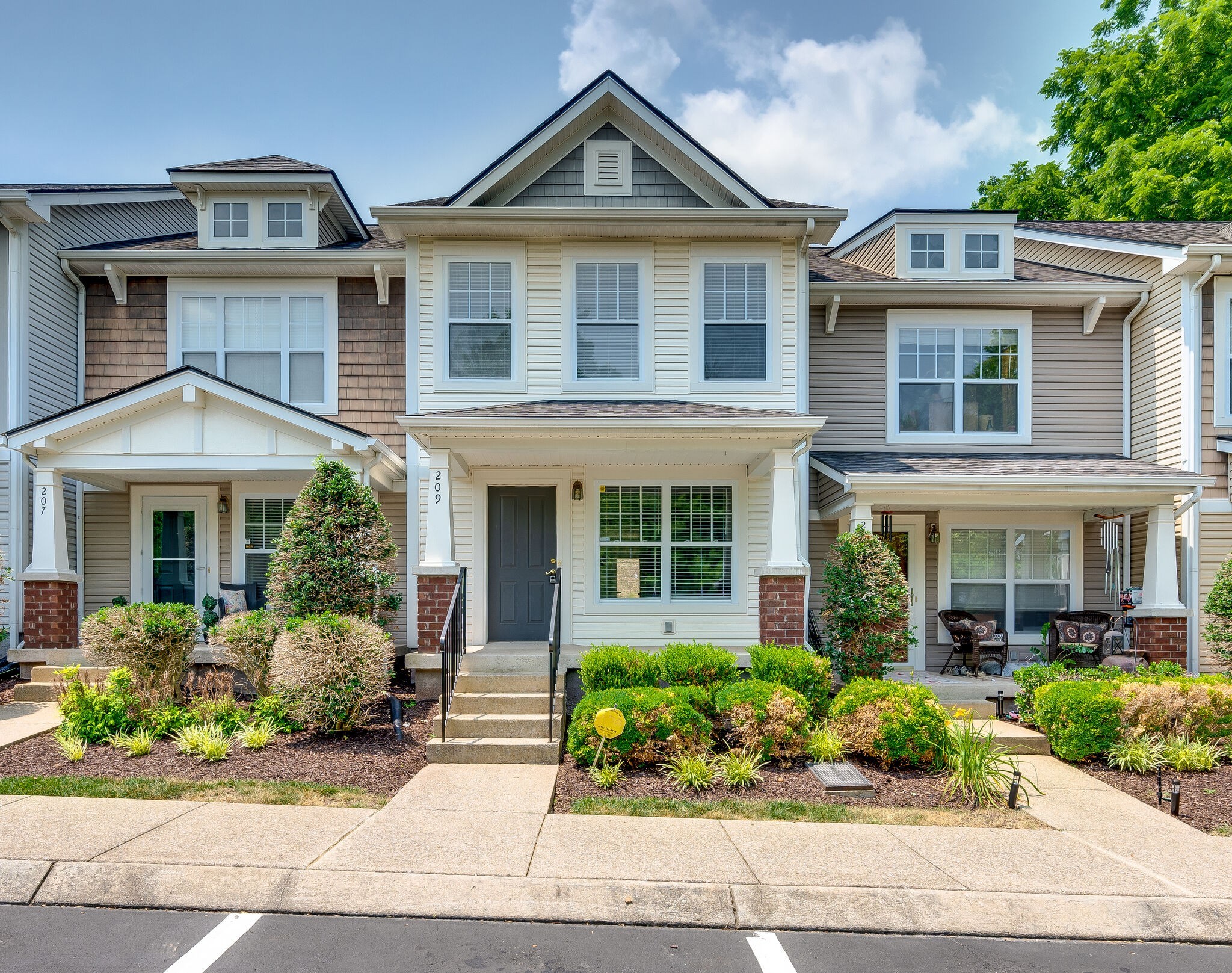 209 Shadow Glen Dr