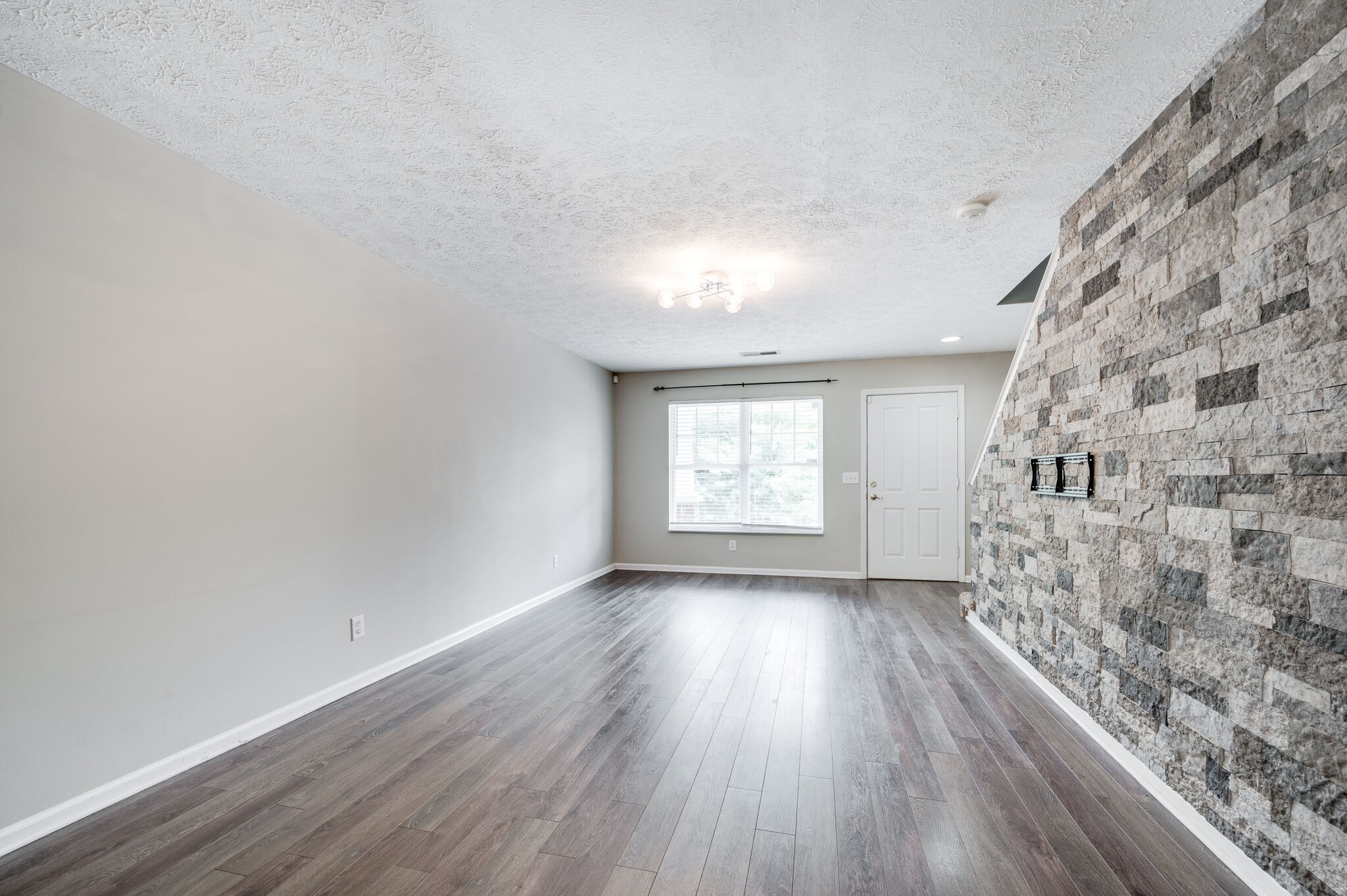 209 Shadow Glen Dr